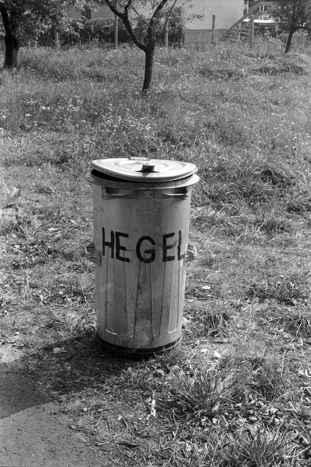 Hungary, Balatongyörök, 1984, Makovecz Benjamin, dustbin, philosopher, Fortepan #108198