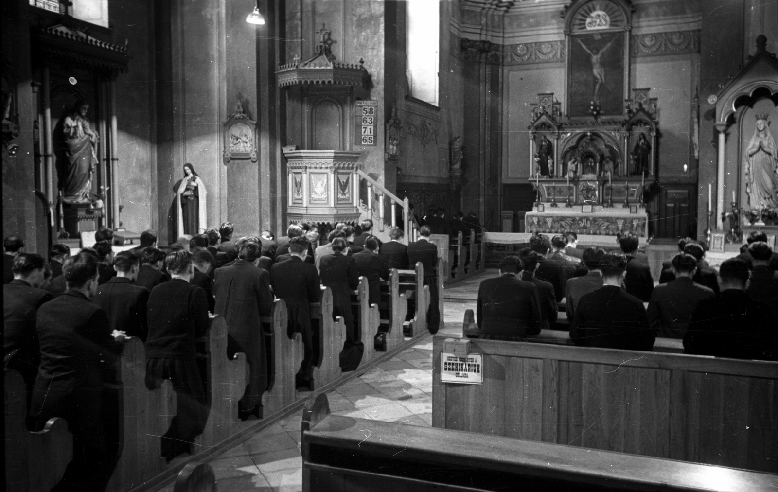 Hungary, Esztergom, Pázmány Péter utca (Bajcsy-Zsilinszky út), az 1950-ben feloszlatott Szatmári Irgalmas Nővérek vízivárosi zárdájának (ekkor az esztergomi egyházmegyei szemináriumának) a temploma., 1955, Hámori Gyula, pulpit, Jesus Christ-portrayal, Virgin Mary-portrayal, Fortepan #108364