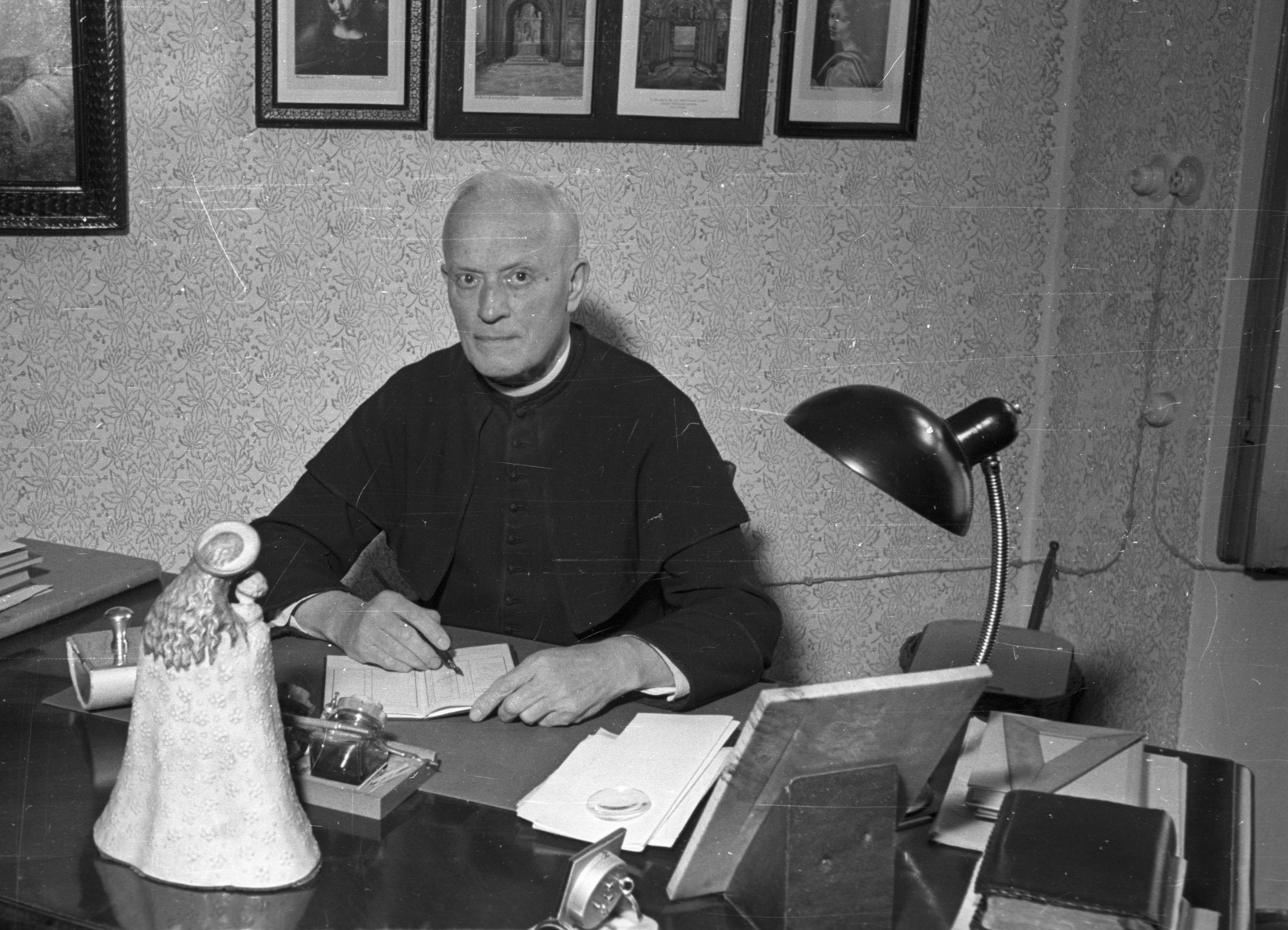1955, Hámori Gyula, photo in a frame, priest, desk, writing, Fortepan #108367