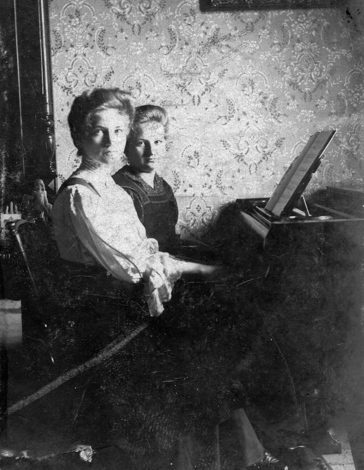 1904, Mészöly Leonóra, nők, zongora, hölgy, szoknya, blúz, tapéta, kotta, Fortepan #10837