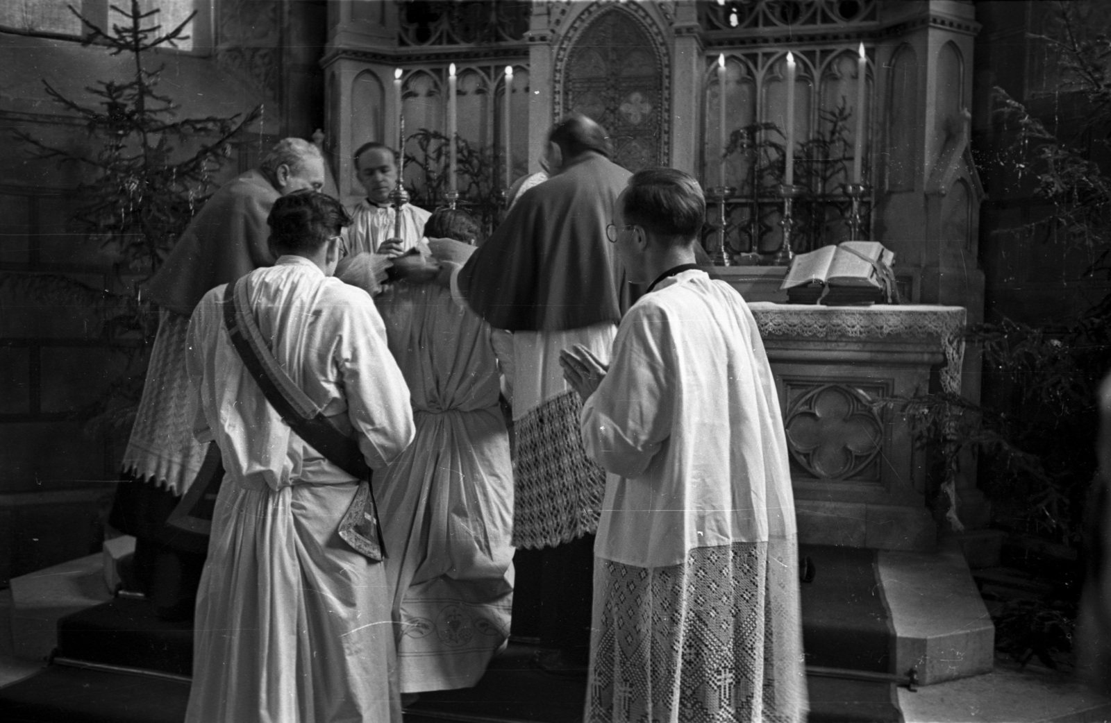 Hungary, Veszprém, Szentháromság tér, Szent Mihály-székesegyház, a felvétel papok szentelésekor készült., 1954, Hámori Gyula, ordination, Fortepan #108391