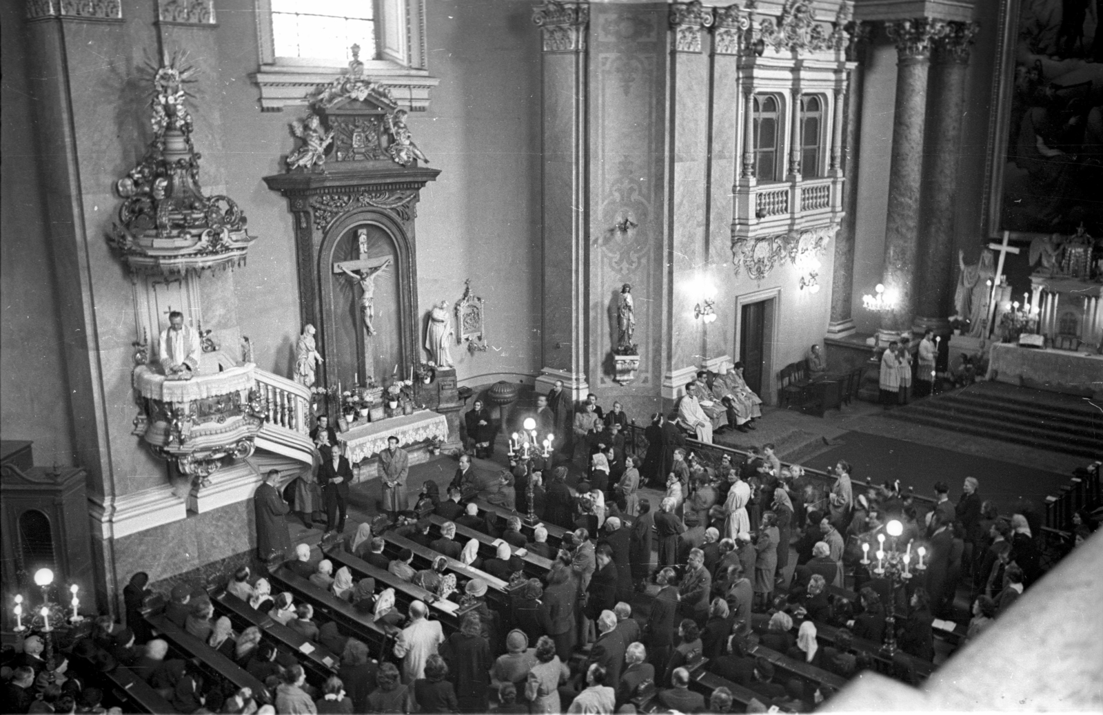Hungary, Budapest VIII., Horváth Mihály tér, Szent József-templom., 1956, Hámori Gyula, Catholic Church, pulpit, church interior, crucifix, Budapest, Fortepan #108425