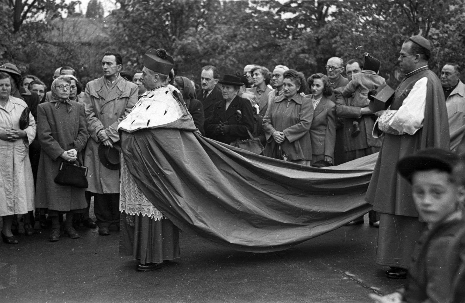 Hungary, Czapik Gyula egri érsek, a Magyar Katolikus Püspöki Kar elnöke., 1956, Hámori Gyula, devotee, bishop, Fortepan #108428