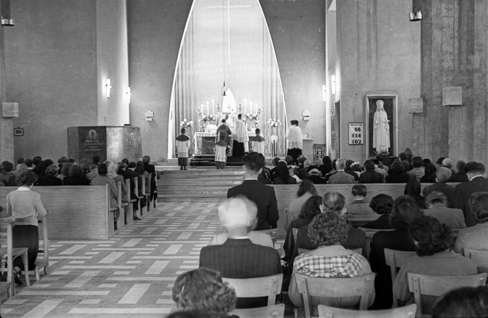 Magyarország, Budapest II., Máriaremetei (Dimitrov) út 34., Remetekertvárosi Szentlélek templom., 1956, Hámori Gyula, Budapest, templombelső, Fortepan #108474