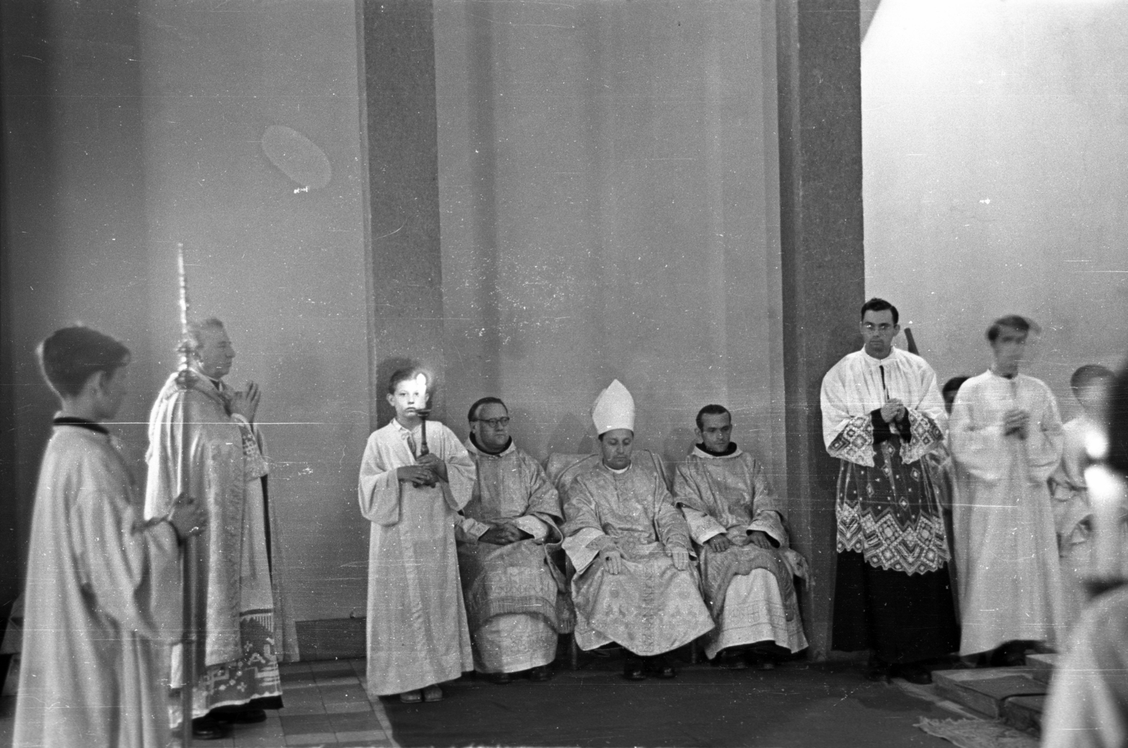 Hungary, Budapest II., Pasaréti tér, Páduai Szent Antal-templom., 1956, Hámori Gyula, bishop, Budapest, Fortepan #108499