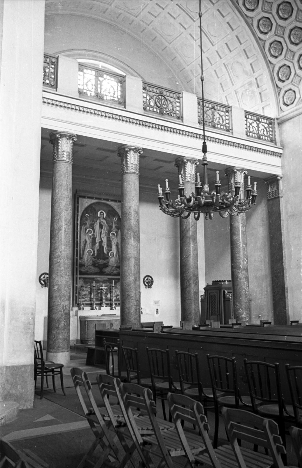 Hungary, Budapest VIII., Magyarok Nagyasszonya (Rezső) tér, Magyarok Nagyasszonya-templom., 1957, Hámori Gyula, church, Catholic Church, church interior, Budapest, Neoclassical architecture, Fortepan #108546