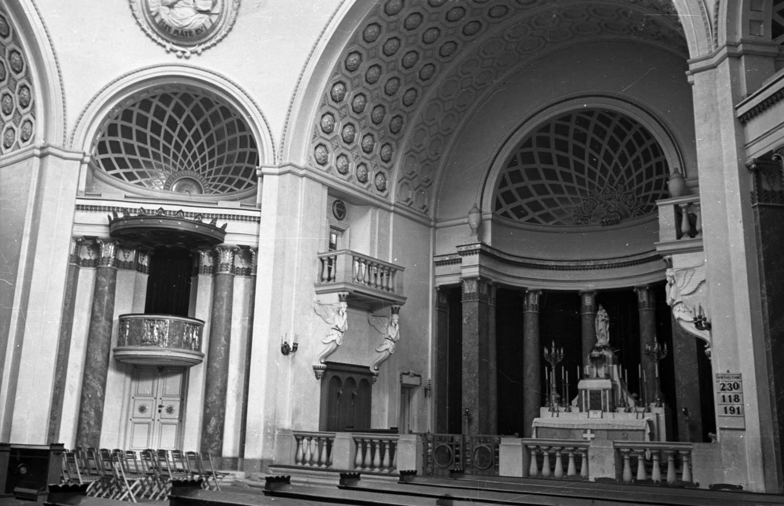 Hungary, Budapest VIII., Magyarok Nagyasszonya (Rezső) tér, Magyarok Nagyasszonya-templom., 1957, Hámori Gyula, church, Catholic Church, pulpit, altar, church interior, Budapest, Neoclassical architecture, Fortepan #108547
