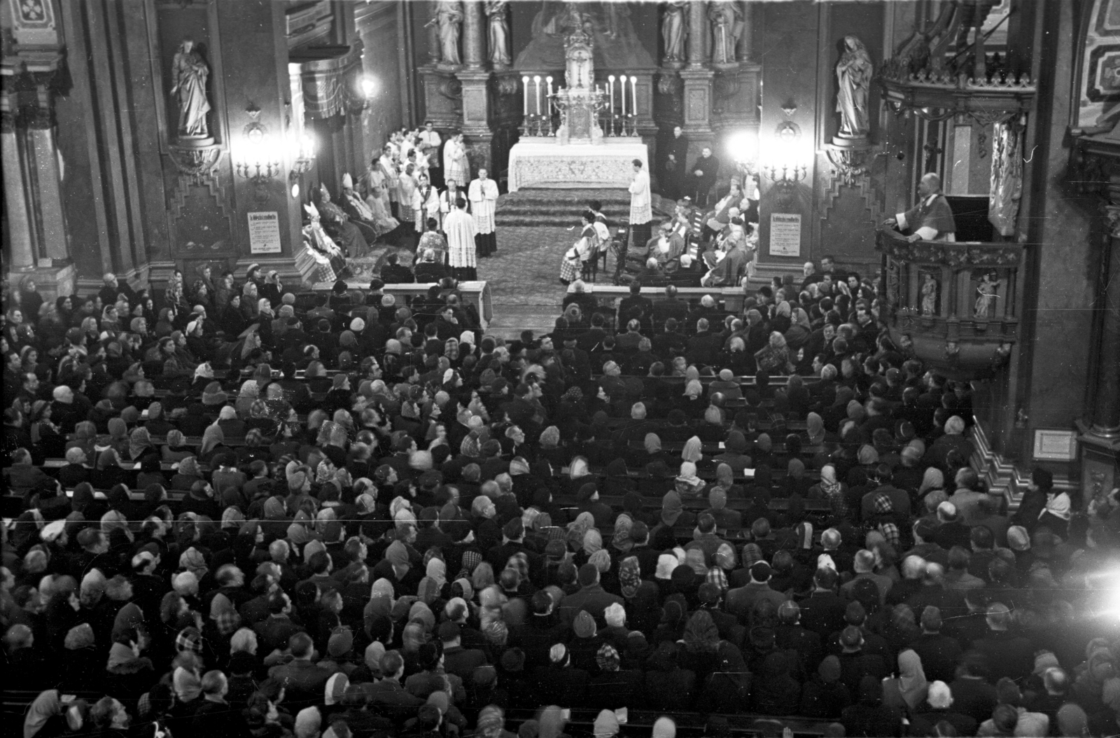 Hungary, Budapest V., Ferenciek tere, Belvárosi Ferences templom., 1957, Hámori Gyula, Baroque-style, Catholic Church, pulpit, altar, liturgy, church interior, bishop, Budapest, Franciscans, miter, ritual, Fortepan #108552