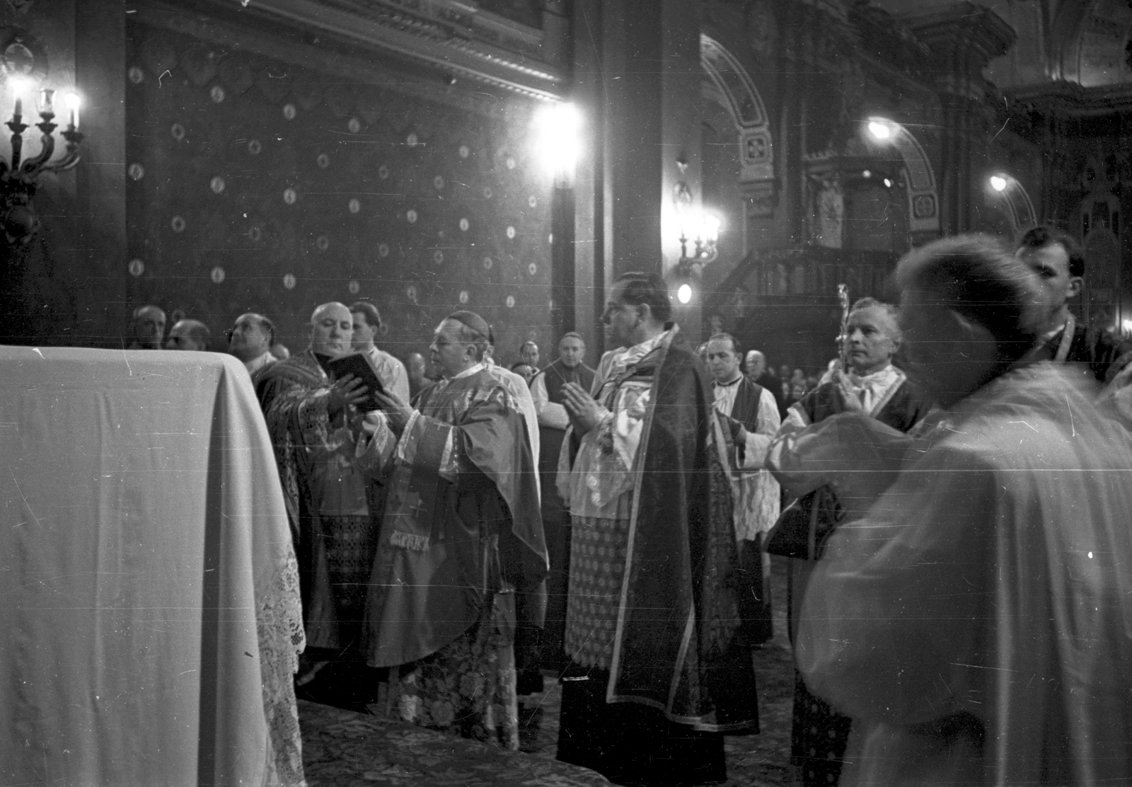 Magyarország, Budapest V., Ferenciek tere, Belvárosi Ferences templom., 1957, Hámori Gyula, barokk-stílus, katolikus, liturgia, templombelső, püspök, Budapest, Ferences rend, szertartás, Fortepan #108559