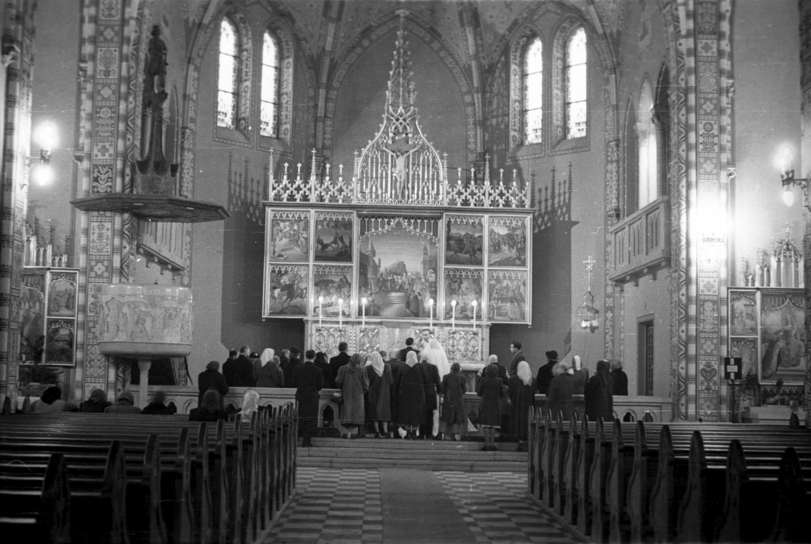 Hungary, Budapest XIII., Béke tér, Szent László-templom. A három szárnyas oltár Molnár C. Pál alkotása (1939-1942)., 1954, Hámori Gyula, wedding ceremony, Catholic Church, Neo-Gothic-style, Budapest, Gyula Petrovácz-design, Fortepan #108633