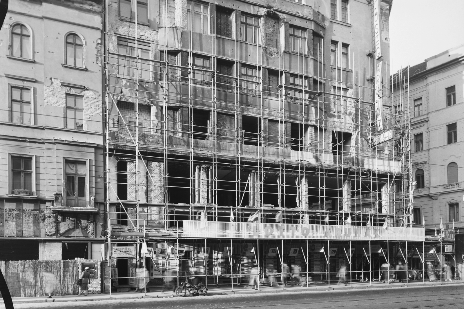 Hungary, Budapest VII., Rákóczi út, Lottó Áruház., 1957, UVATERV, construction, scaffolding, Budapest, Fortepan #10864