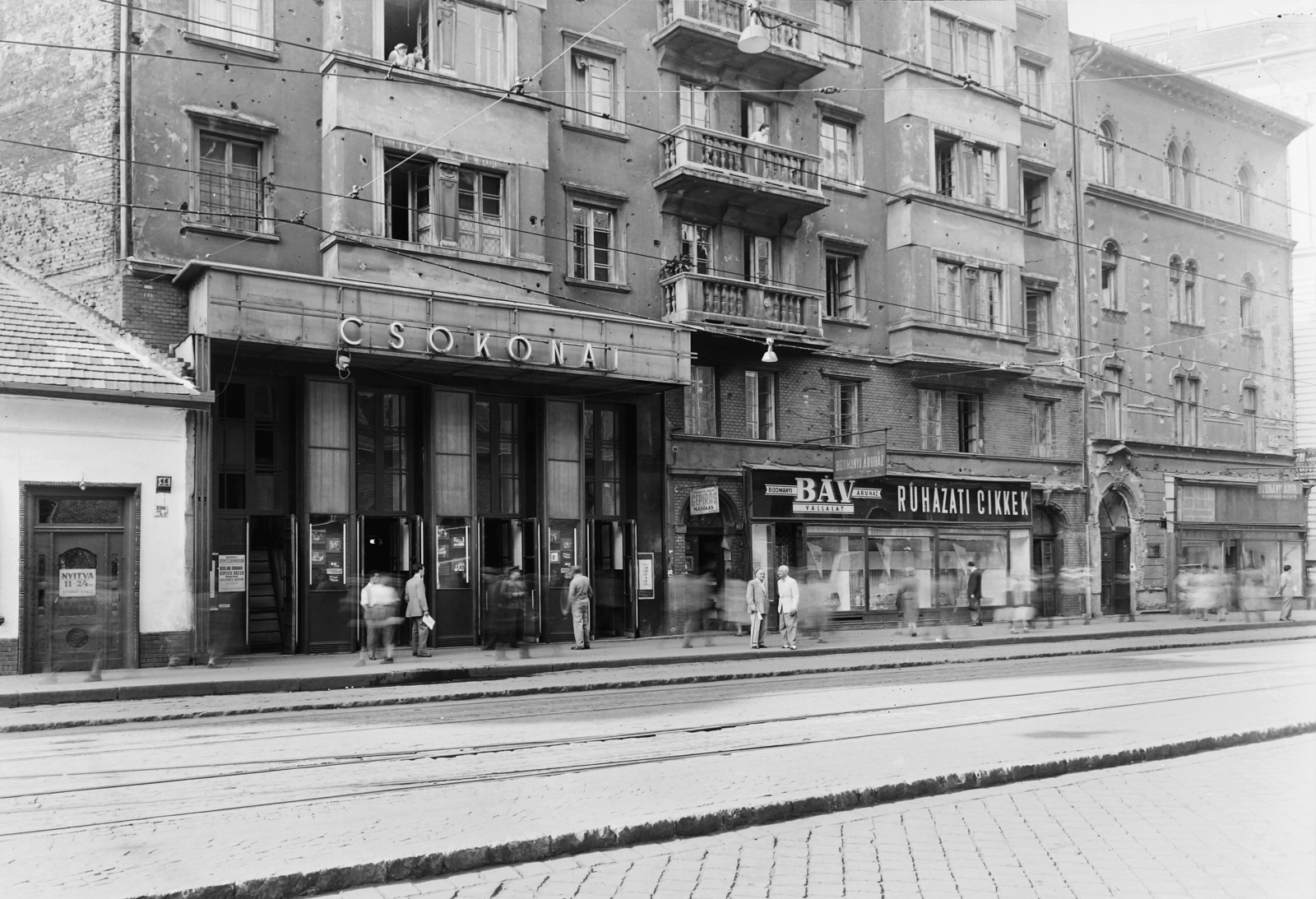 Hungary, Budapest VIII., Népszínház utca, Csokonai mozi., 1957, UVATERV, sign-board, street view, genre painting, clothing store, Budapest, Fortepan #10865