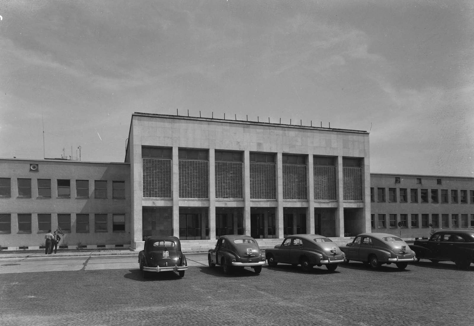 Hungary, Ferihegy (now - Ferenc Liszt) International Airport, Budapest XVIII., 1956, UVATERV, German brand, Soviet brand, GAZ-brand, EMW-brand, car park, airport, automobile, M20 Pobeda, number plate, Budapest, Károly Dávid-design, Fortepan #10880