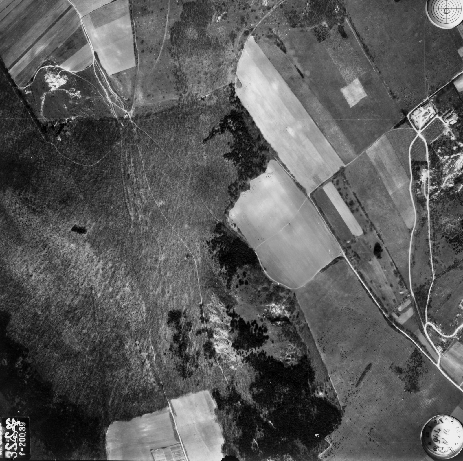 Hungary, Budapest II., légifotó, bal oldalon a Nyéki-hegy, felül a Határnyereg. Lenn középen a Kecske-hegy, jobbra Szépvölgy. A felvétel 1944. április 14-én készült., 1944, Magyar Királyi Honvéd Légierő, aerial photo, Budapest, Fortepan #109041