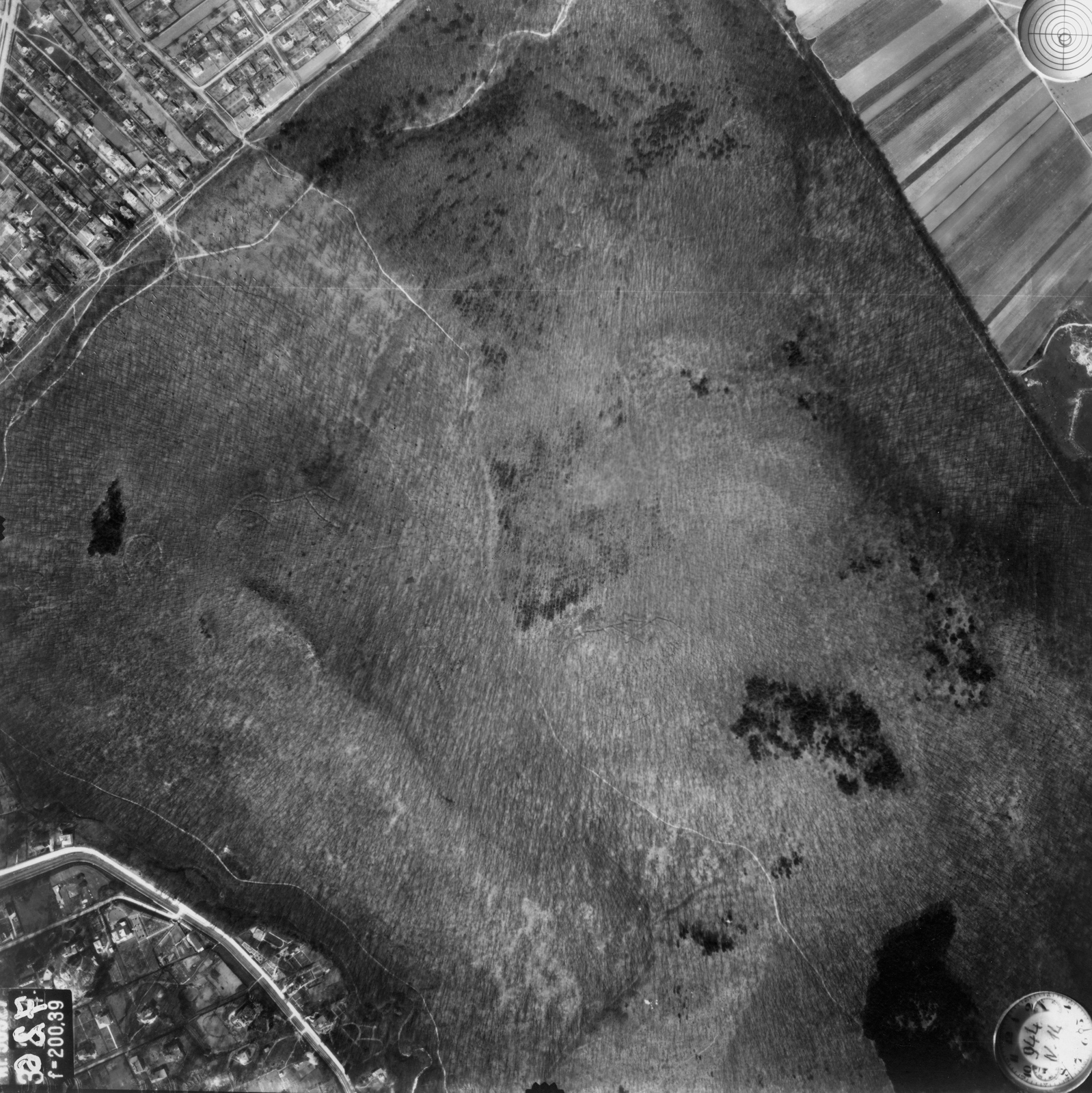 Hungary, Budapest II., légifotó, balra fenn Remete-kertváros, balra lenn a Völgy utca. A kép közepén a Nyéki-hegy. A felvétel 1944. április 14-én készült., 1944, Magyar Királyi Honvéd Légierő, aerial photo, Budapest, Fortepan #109044
