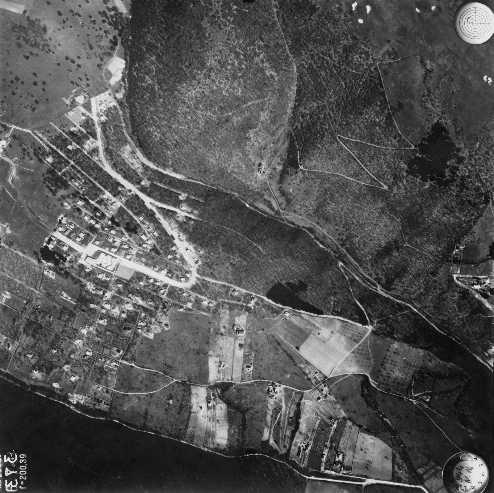 Hungary, Budapest XII., légifotó, a Magasúti lejtő és a Tatárvirág utca környékén frissen parcellázott üdülőtelep. A felvétel 1944. április 14-én készült., 1944, Magyar Királyi Honvéd Légierő, aerial photo, Budapest, Fortepan #109113