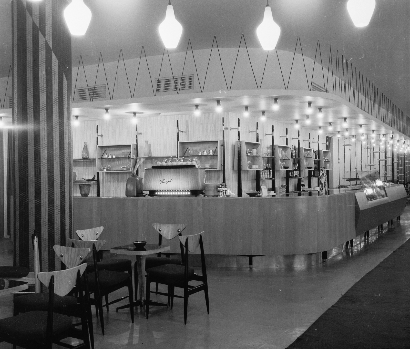 Magyarország, Budapest VII., Erzsébet (Lenin) körút 49., Royal szálló, presszó., 1961, Bauer Sándor, Budapest, kávégép, Fortepan #109244