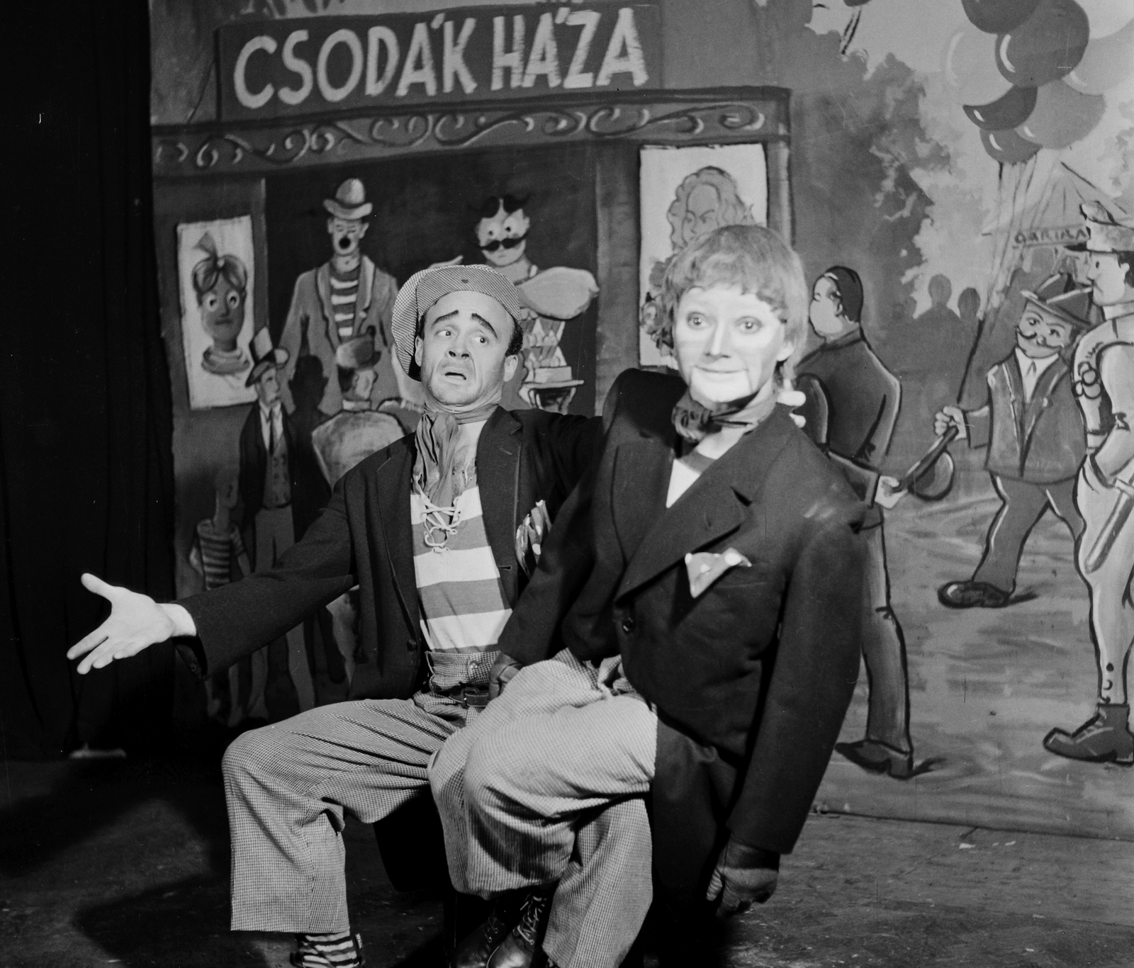 Hungary, Budapest VI., Nagymező utca 17., a Budapest Táncpalota (Moulin Rouge) Csodák háza című műsora, Szegő Tamás táncos., 1959, Bauer Sándor, costume, Budapest, Eric Vogel-scenery design, Fortepan #109258