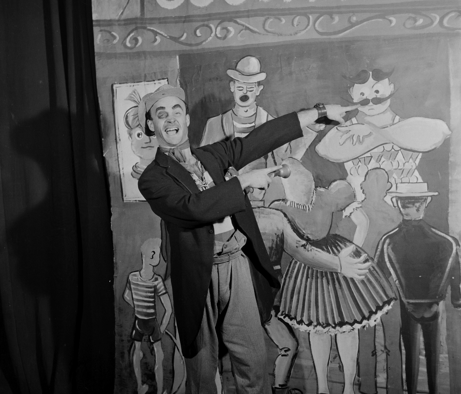 Magyarország, Budapest VI., Nagymező utca 17., a Budapest Táncpalota (Moulin Rouge) Csodák háza című műsora, Szegő Tamás táncos., 1959, Bauer Sándor, jelmez, festett háttér, Budapest, Vogel Eric-díszletterv, Fortepan #109259