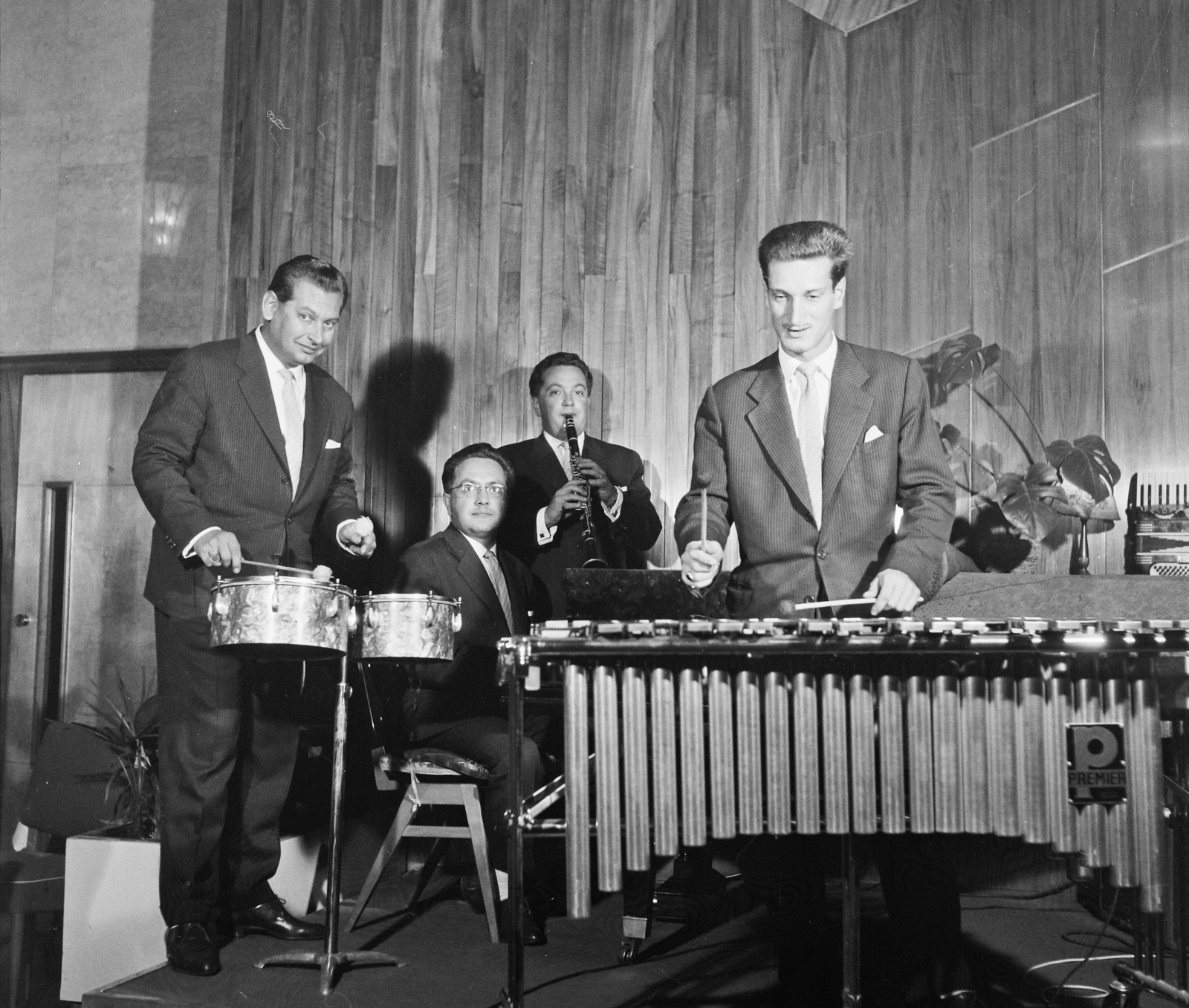 Magyarország, Budapest XI., Gellért Szálló, Club együttes (Hummer Miklós, Nikolics Ottó, Nikolics János, Bartos Gyula)., 1962, Bauer Sándor, zenekar, dob, Budapest, vibrafon, Fortepan #109286