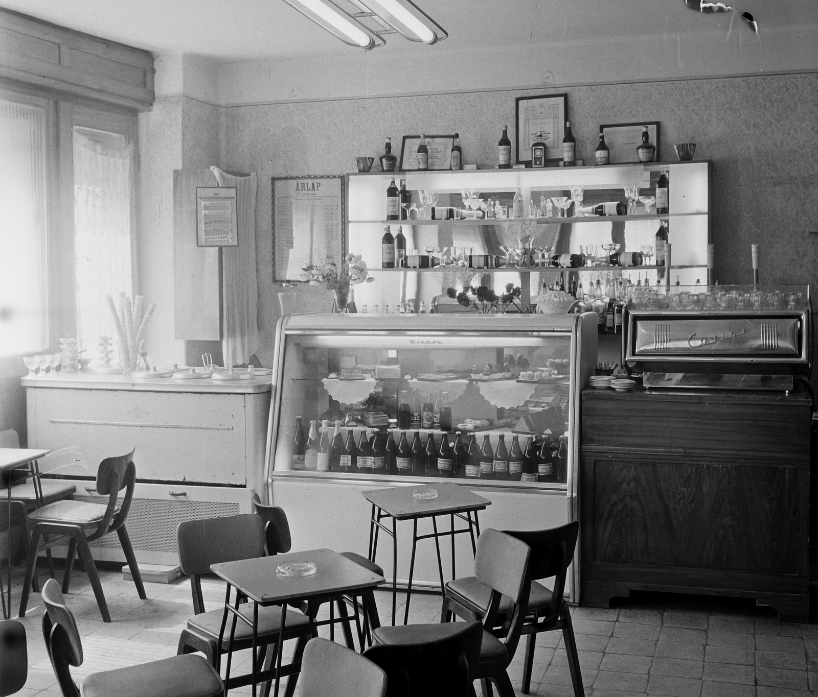 1961, Bauer Sándor, szék, hamutartó, fagylaltpult, hűtőpult, Casino-kávégép, Fortepan #109302