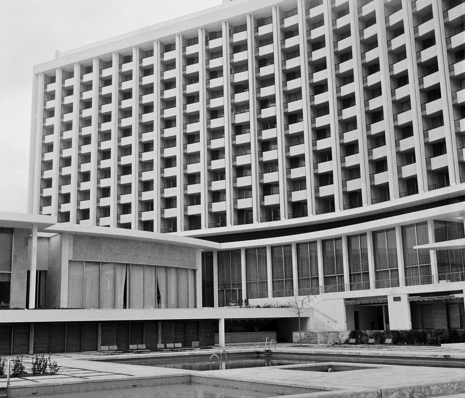 Greece, Athens, Vaszilisszisz Szofiasz sugárút, Hilton Hotel., 1964, Bauer Sándor, hotel, modern architecture, Emmanuel Vourekas-design, Prokopis Vasileiadis-design, Anthony Georgiades-design, Spyro Staikos-design, Yiannis Moralis-design, Fortepan #109332