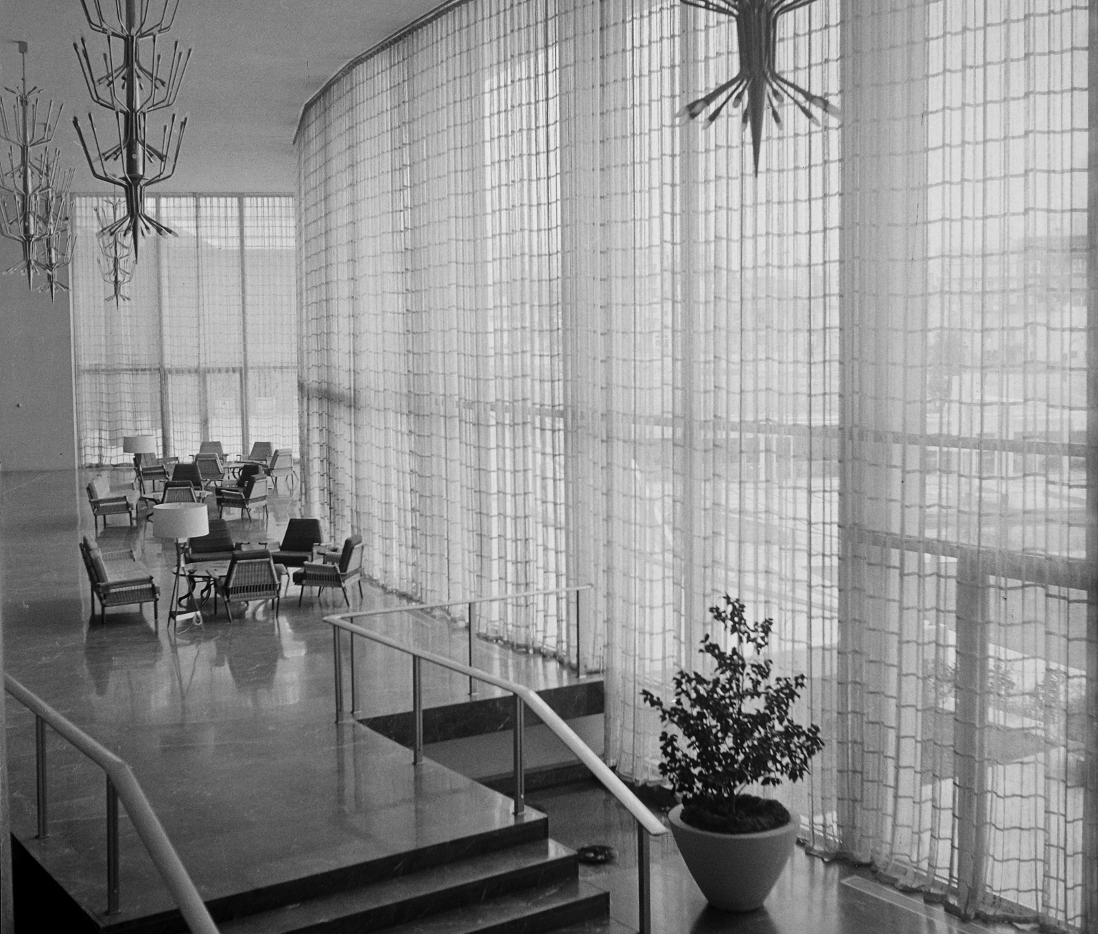 Greece, Athens, Vaszilisszisz Szofiasz sugárút, Hilton Hotel, hall., 1964, Bauer Sándor, hotel, interior, modern architecture, atrium, Fortepan #109334