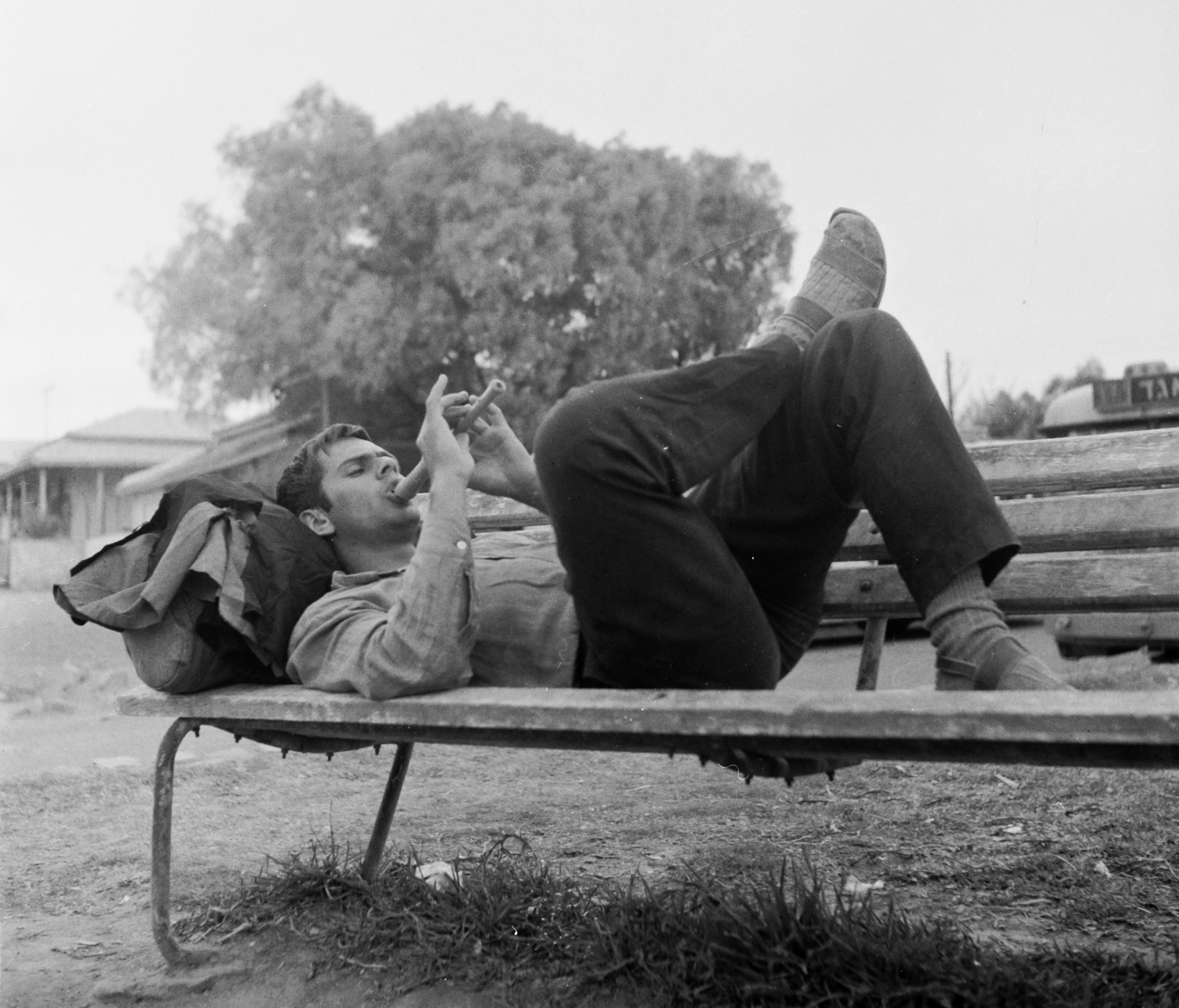 Israel, 1964, Bauer Sándor, socks and sandal, Fortepan #109348