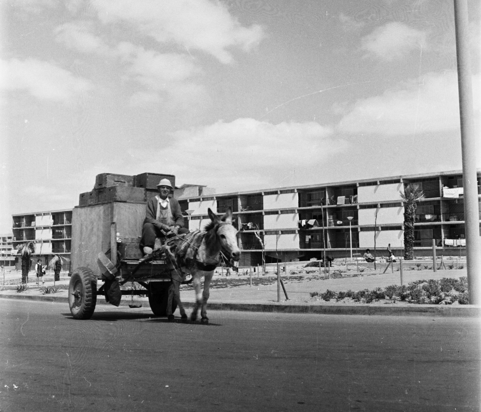Israel, Beer-Sheva, Shderot Ye'elim út - HaAliya utca sarok., 1964, Bauer Sándor, Fortepan #109355