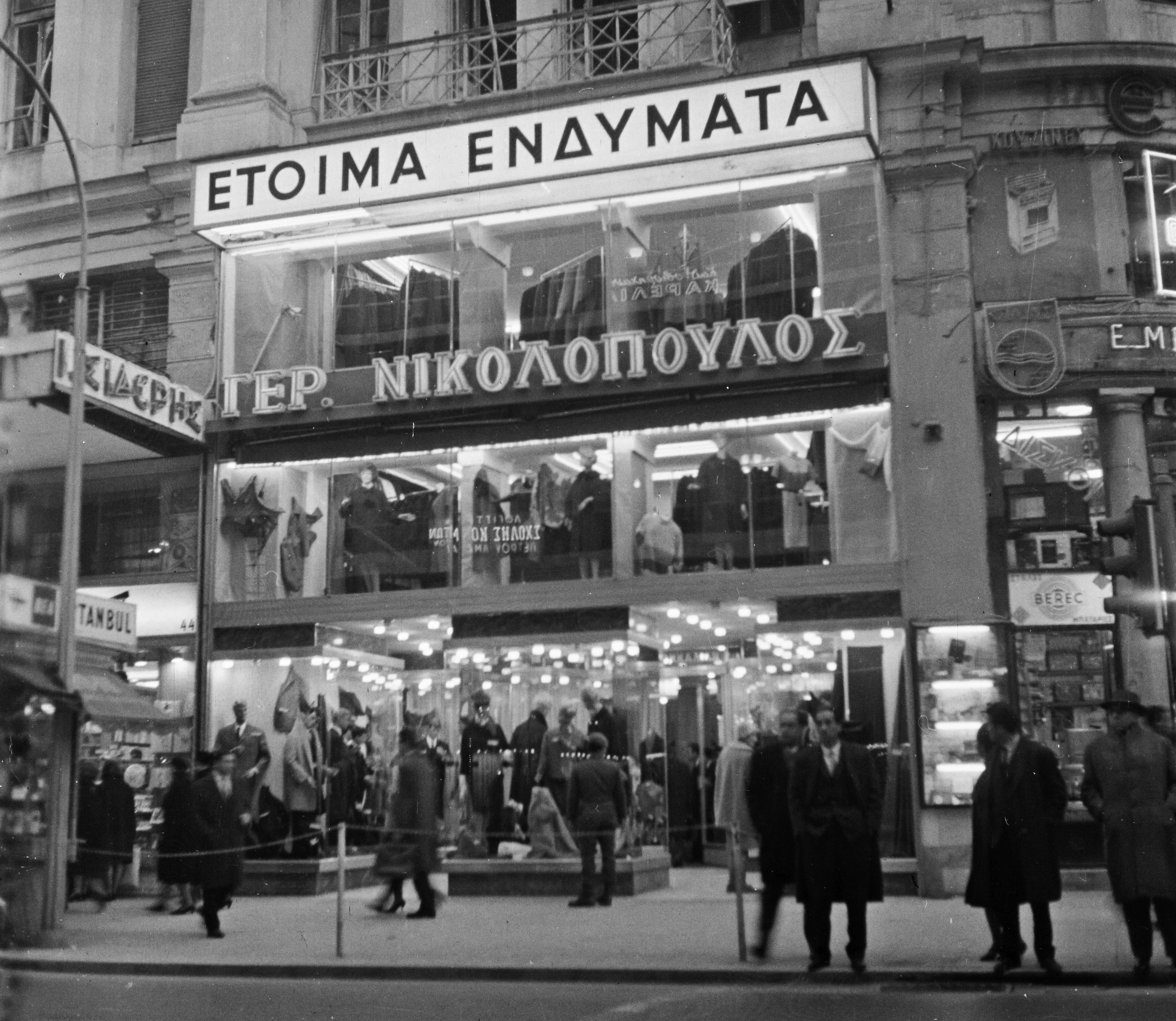Greece, Athens, Sztadiu utca 44., 1964, Bauer Sándor, Show window, store, mannequin, Greek alphabet, Fortepan #109377