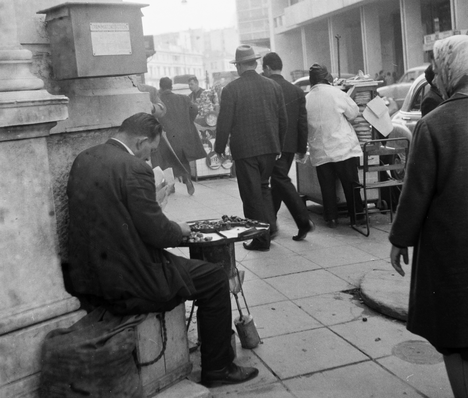 Greece, Athens, Panagi Tszaldari sugárút, háttérben az Omonia tér., 1964, Bauer Sándor, chestnut, chestnut oven, Fortepan #109383