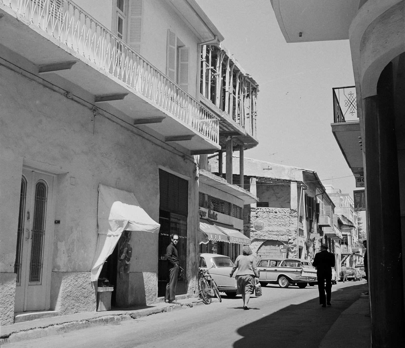 1964, Bauer Sándor, street view, balcony, Fortepan #109431