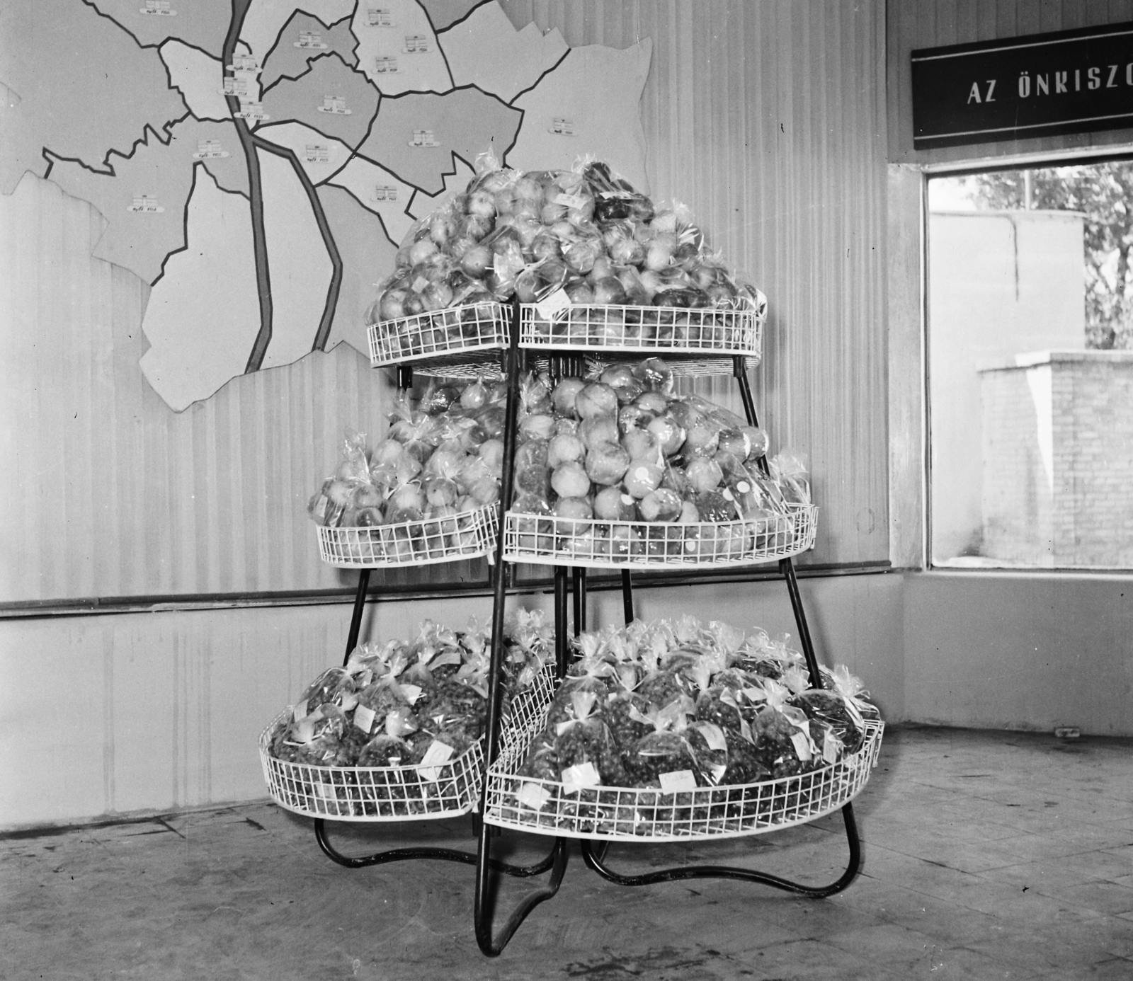 Hungary, Budapest X., Albertirsai úti vásár területe, Országos Mezőgazdasági Kiállítás és Vásár. A Közért vállalat önkiszolgáló boltja., 1959, Bauer Sándor, display, scaffolding, Budapest, Közért Company, Fortepan #109454