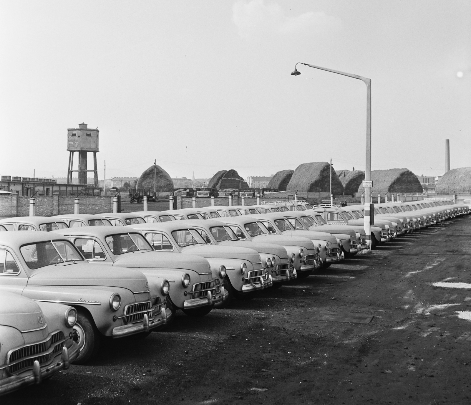 Hungary, Budapest IX., Könyves Kálmán körút, a Főtaxi telephelye a Mester utca közelében., 1959, Bauer Sándor, Budapest, site, Fortepan #109477