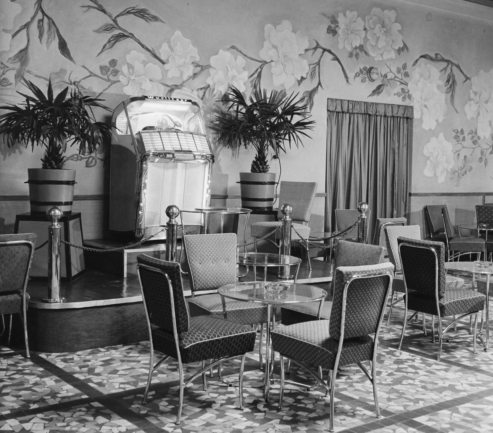 Hungary, Margit Islands, Budapest, Casino., 1959, Bauer Sándor, mosaic floor, music box, wall painting, Fortepan #109483