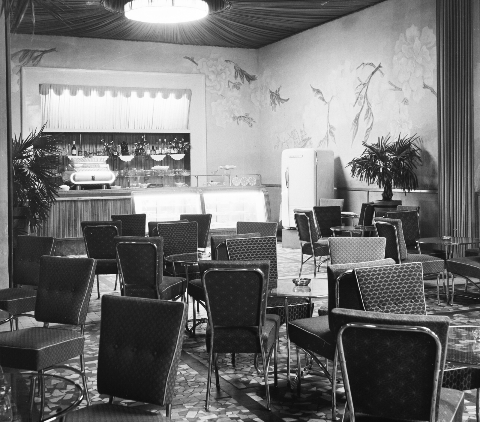 Hungary, Margit Islands, Budapest, Casino., 1959, Bauer Sándor, refrigerator, wall painting, Fortepan #109485