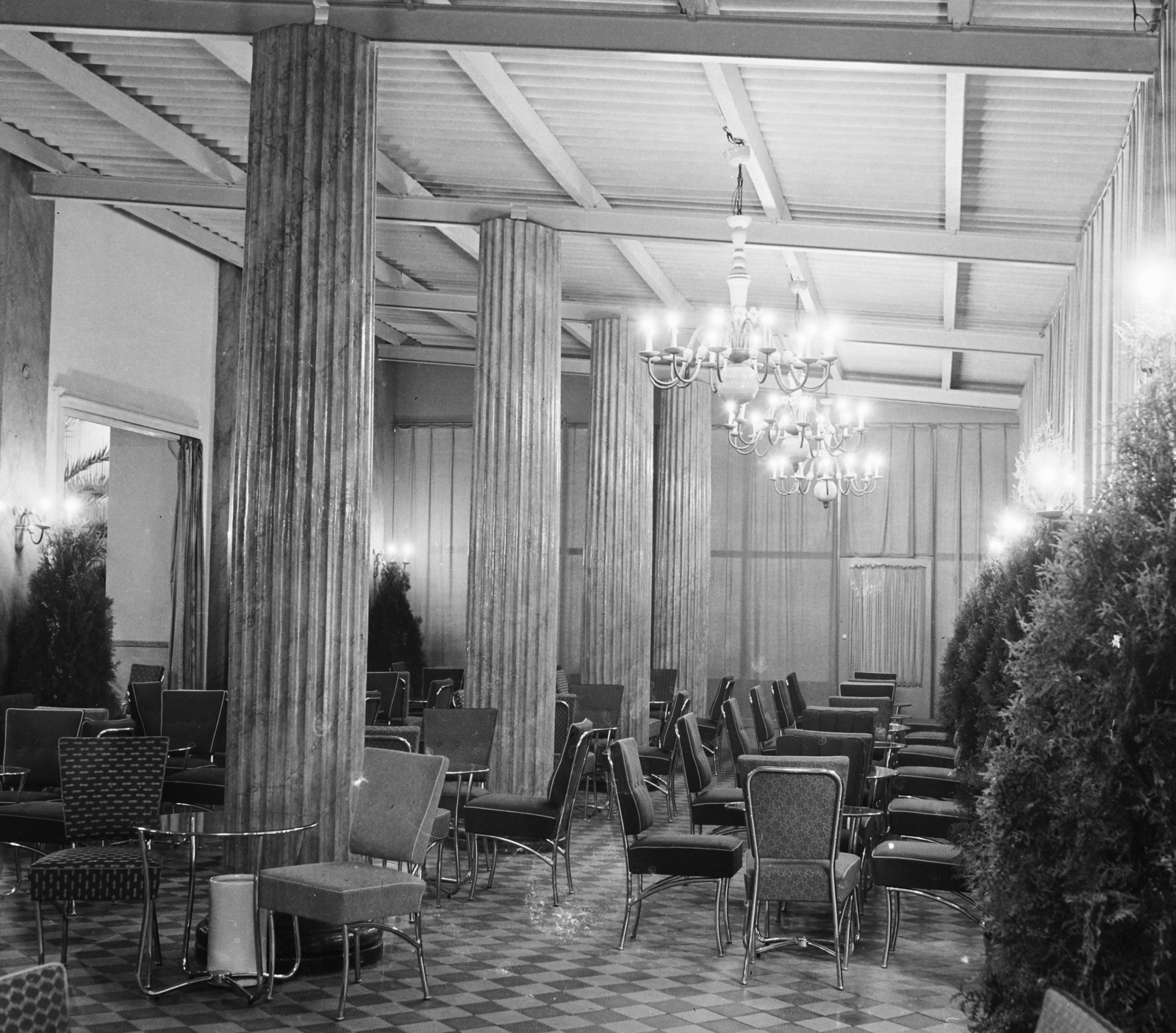 Hungary, Margit Islands, Budapest, Casino., 1959, Bauer Sándor, chandelier, pillar, Fortepan #109487
