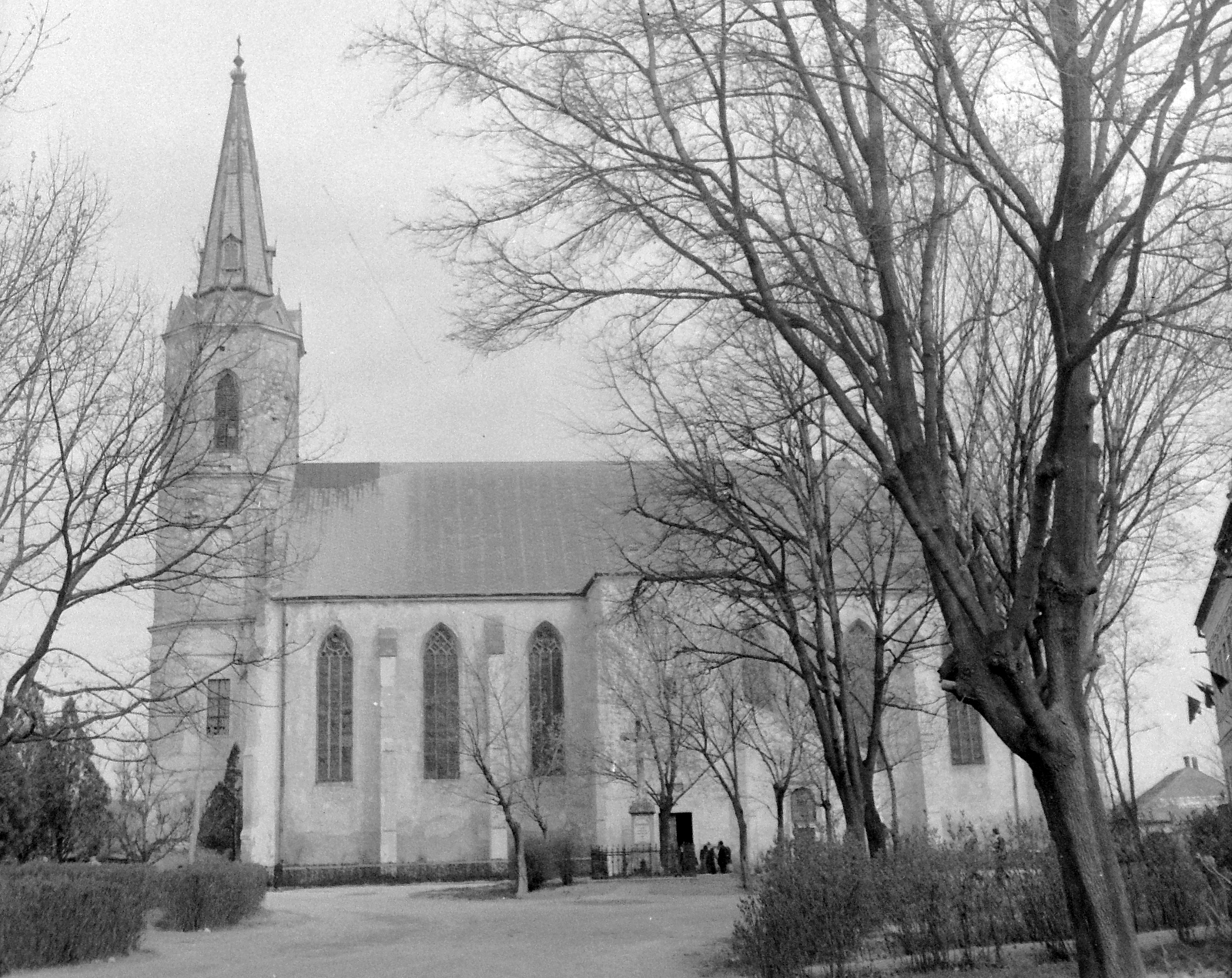 Hungary, Sárospatak, Szent Erzsébet templom (Vártemplom)., 1961, Gyöngyi, church, Catholic Church, gothic, pointed arch, Fortepan #10950