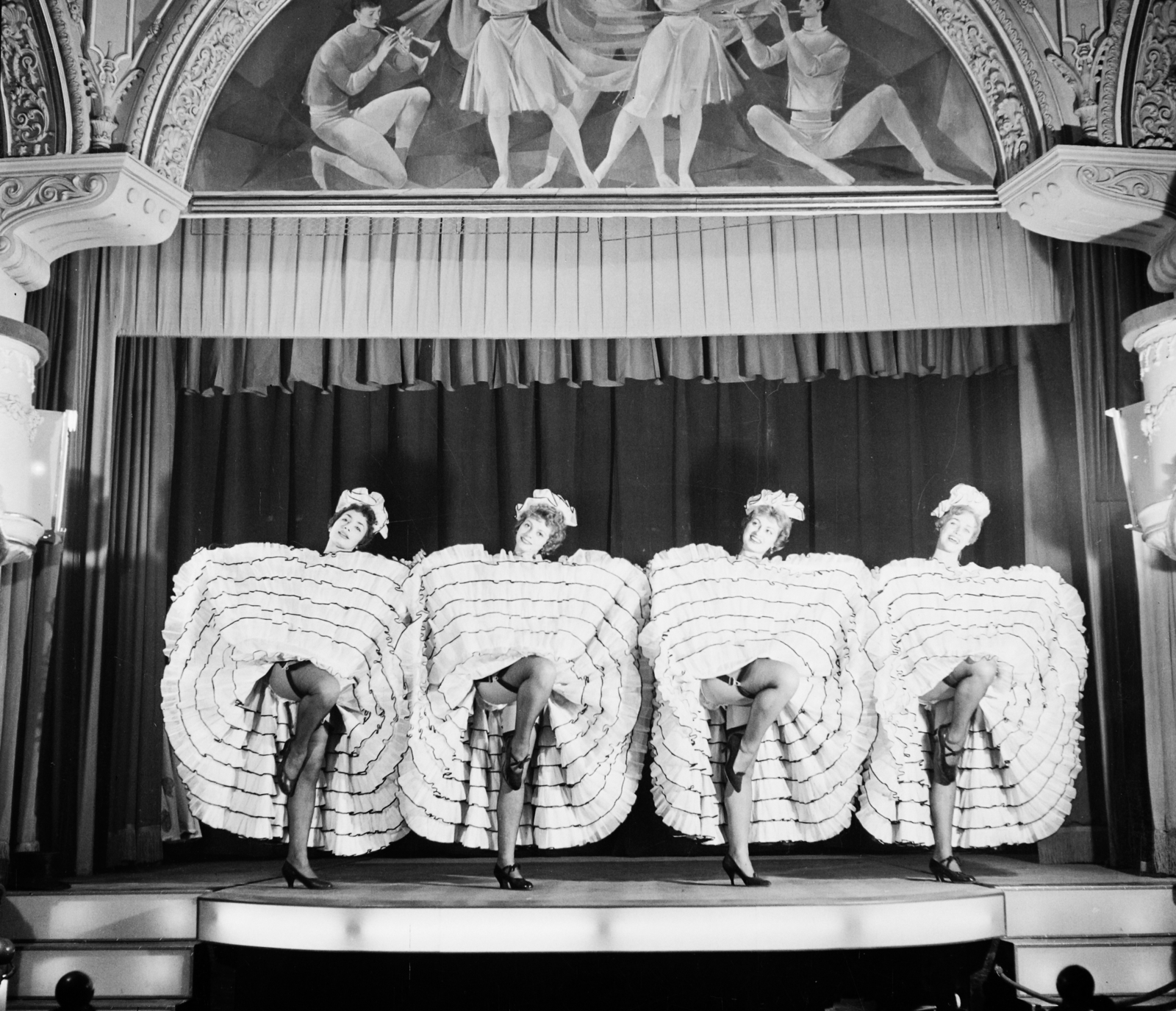 Hungary, Budapest VI., Nagymező utca 17., Budapest Táncpalota (Moulin Rouge)., 1961, Bauer Sándor, painting, stage, stucco, Budapest, nightclub, dancer, fresco, dance, can-can, Fortepan #109562