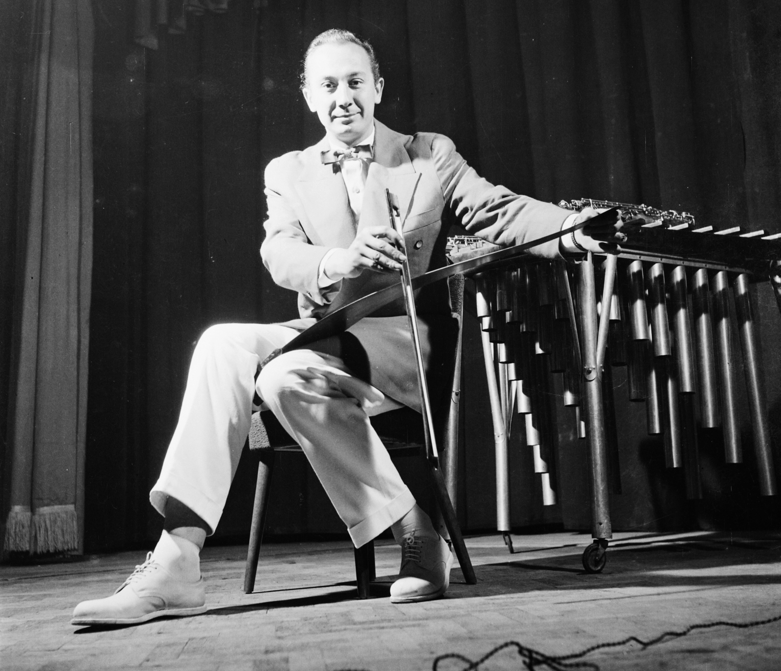 Hungary, Budapest VI., Nagymező utca 17., Budapest Táncpalota (Moulin Rouge)., 1961, Bauer Sándor, musician, saw, Budapest, vibraphone, musical instrument, Fortepan #109563