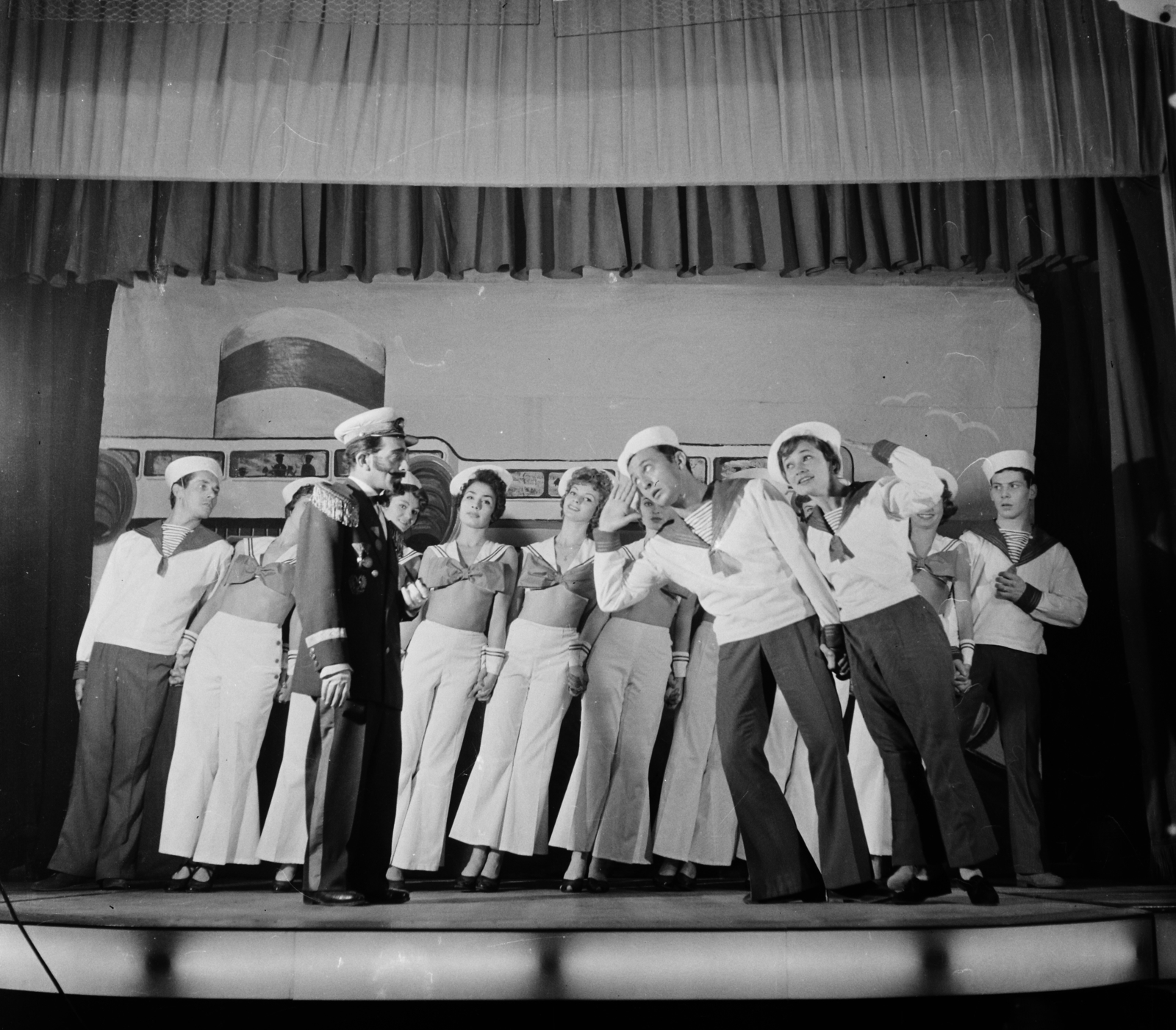 Hungary, Budapest VI., Nagymező utca 17., Budapest Táncpalota (Moulin Rouge)., 1961, Bauer Sándor, costume, stage, Budapest, sailor, Fortepan #109577