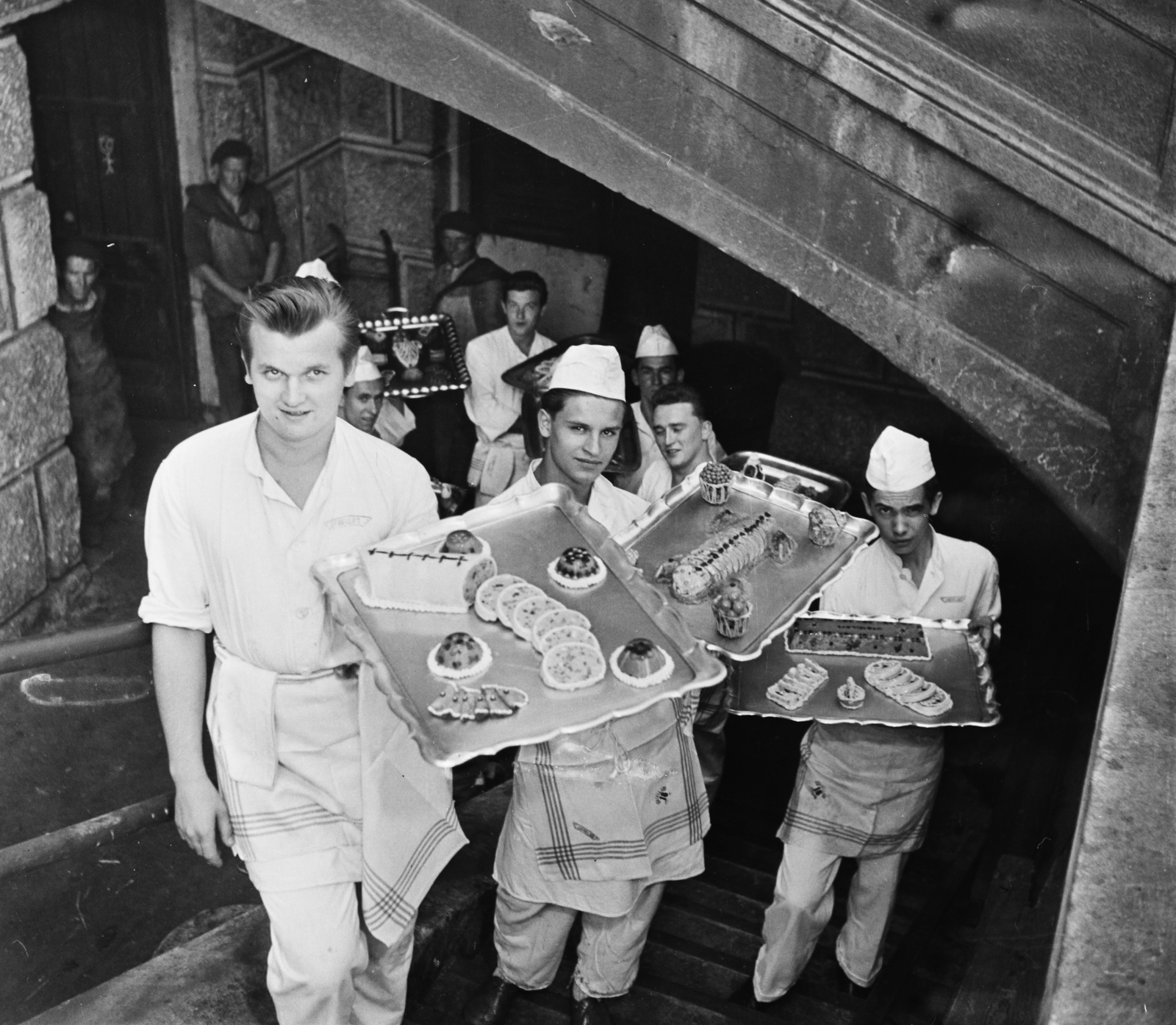 Hungary, Budapest VIII., Keleti pályaudvar, a MÁV Utasellátó Vállalatának hidegkonyhai szakácsai egy vetélkedő alkalmával., 1962, Bauer Sándor, chef, Budapest, Fortepan #109591