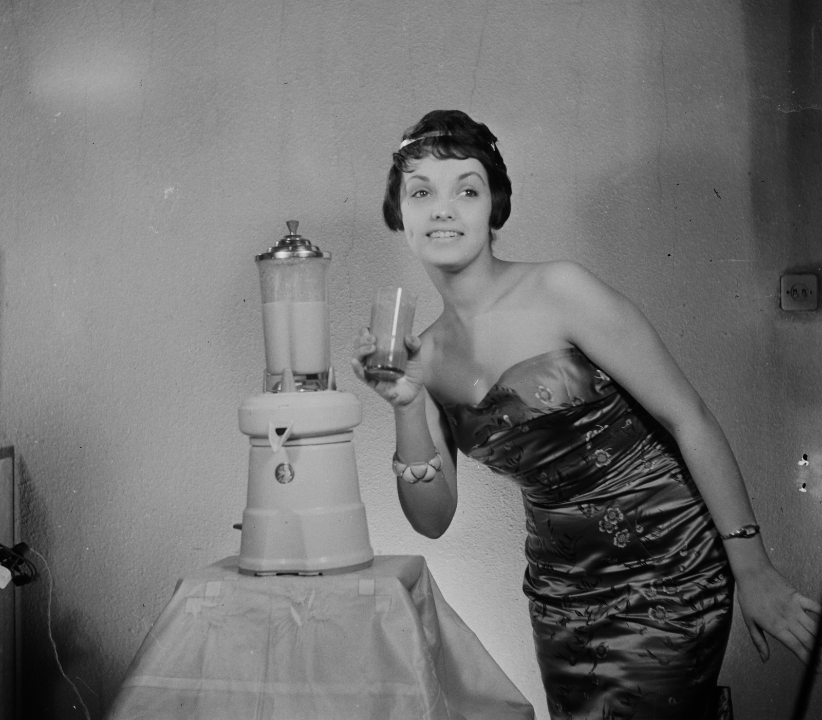 Hungary, Dévényi Cecília színművésznő, koreográfus., 1959, Bauer Sándor, ad, Fortepan #109693