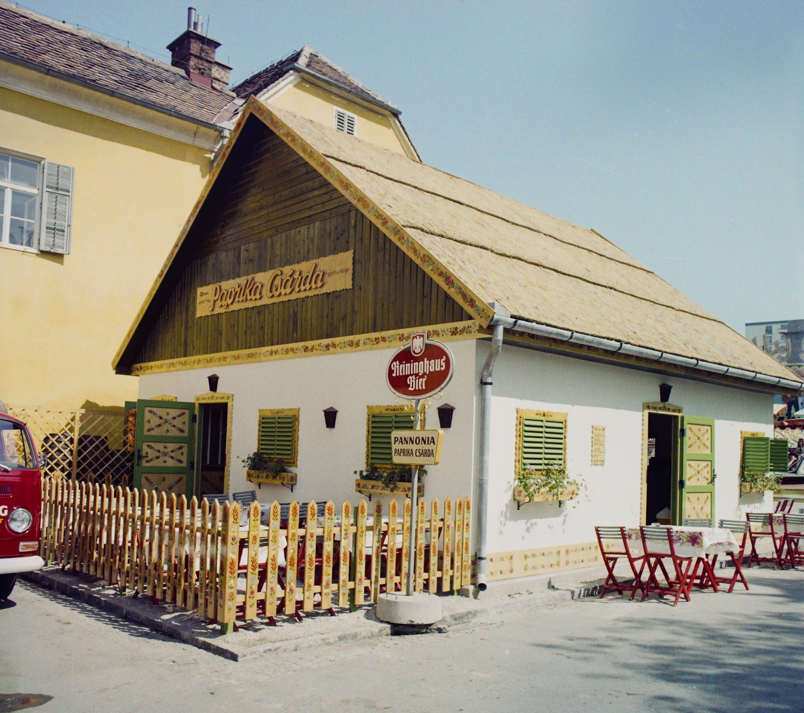 Austria, Graz, Grazi Vásár, a Pannónia Szálloda és Vendéglátóipari Vállalat Paprika Csárdája., 1974, Bauer Sándor, colorful, Fortepan #109696