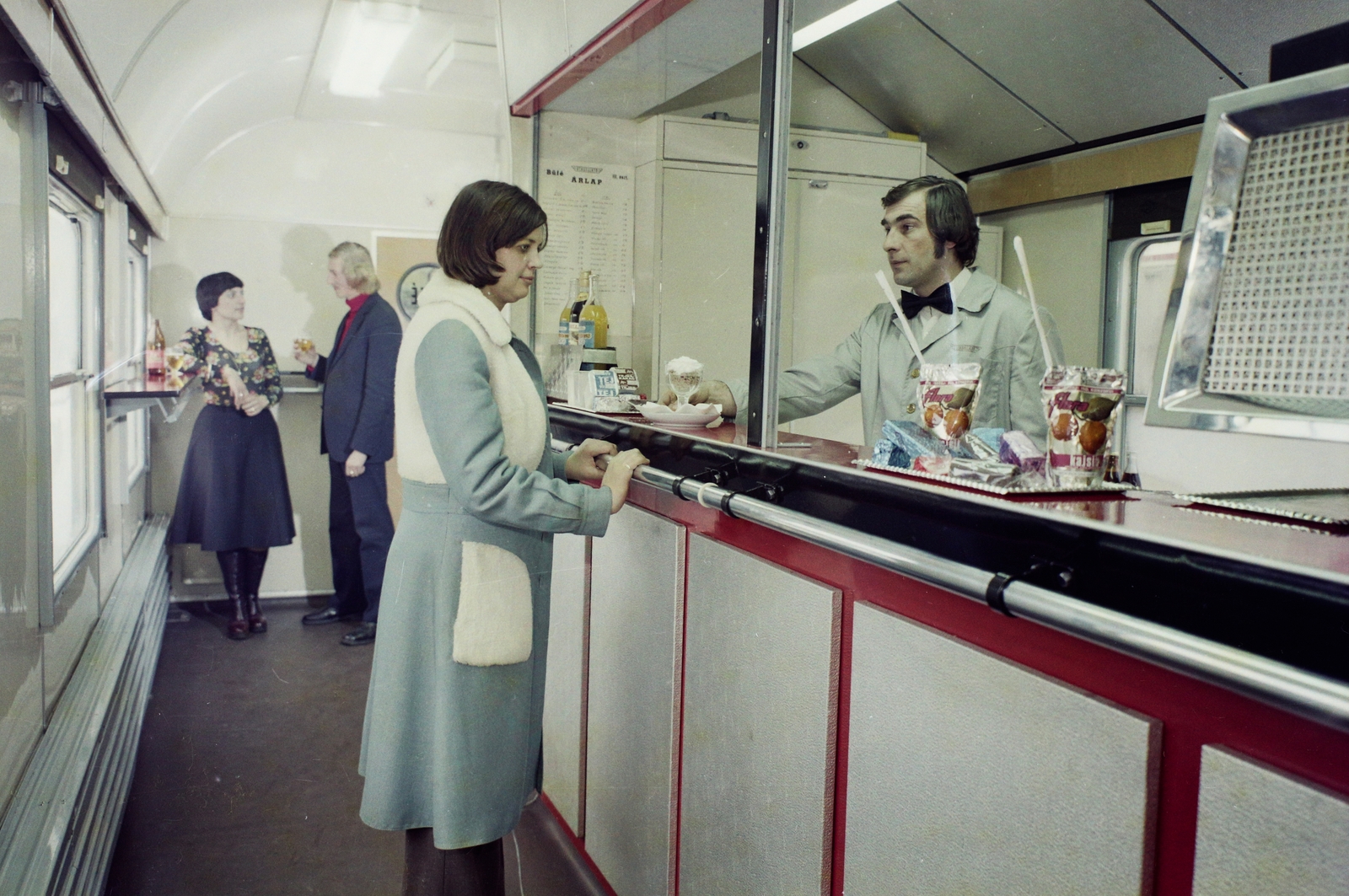 Magyarország, 1976, Bauer Sándor, színes, étkezőkocsi, pult, utasellátó, Fortepan #109853