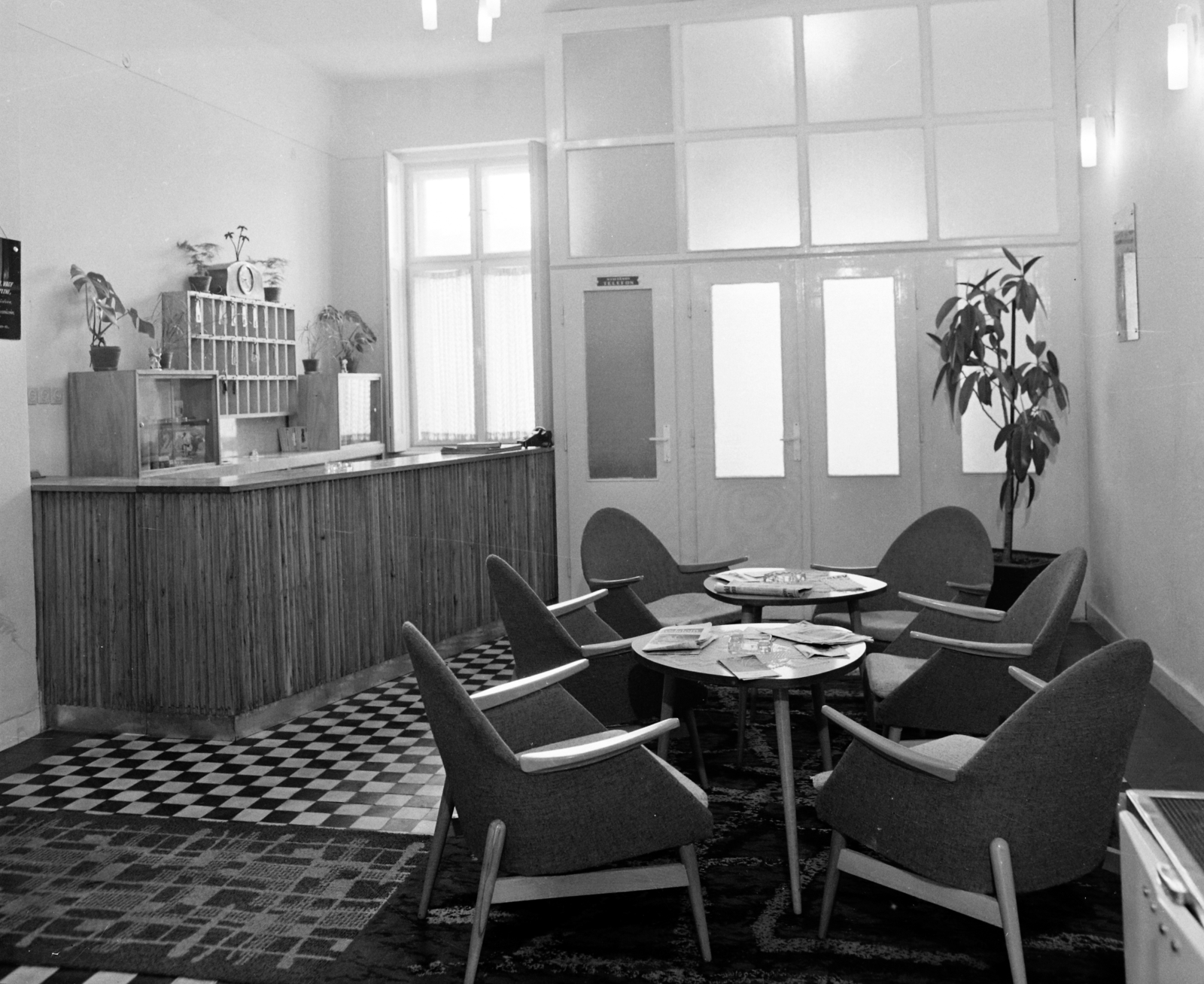 Hungary, Komarno, Bajcsy-Zsilinszky utca 8., Hotel Béke., 1963, Bauer Sándor, hotel, reception, Fortepan #109920