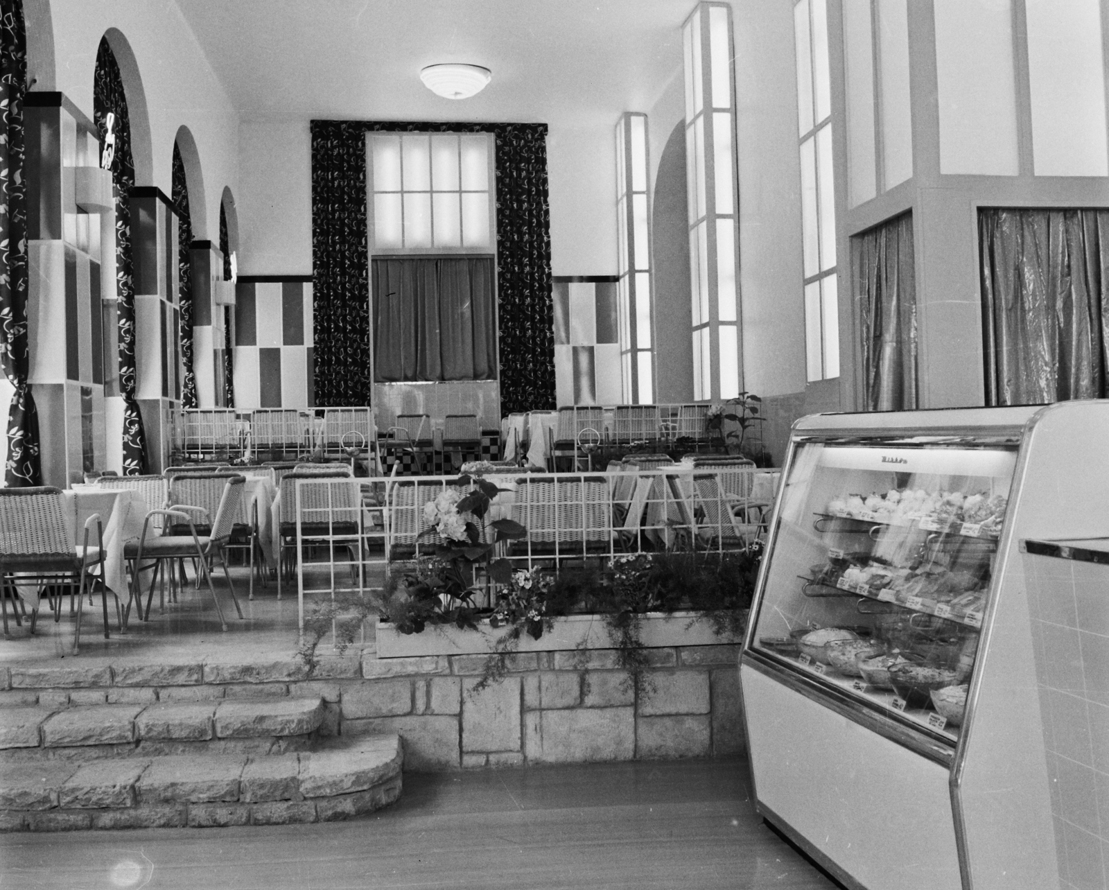 Hungary, Budapest I., Széna tér 7., Ostrom utca - Vérmező út sarok. Budai Mackó büfé., 1960, Bauer Sándor, stairs, Budapest, split level, Fortepan #109960