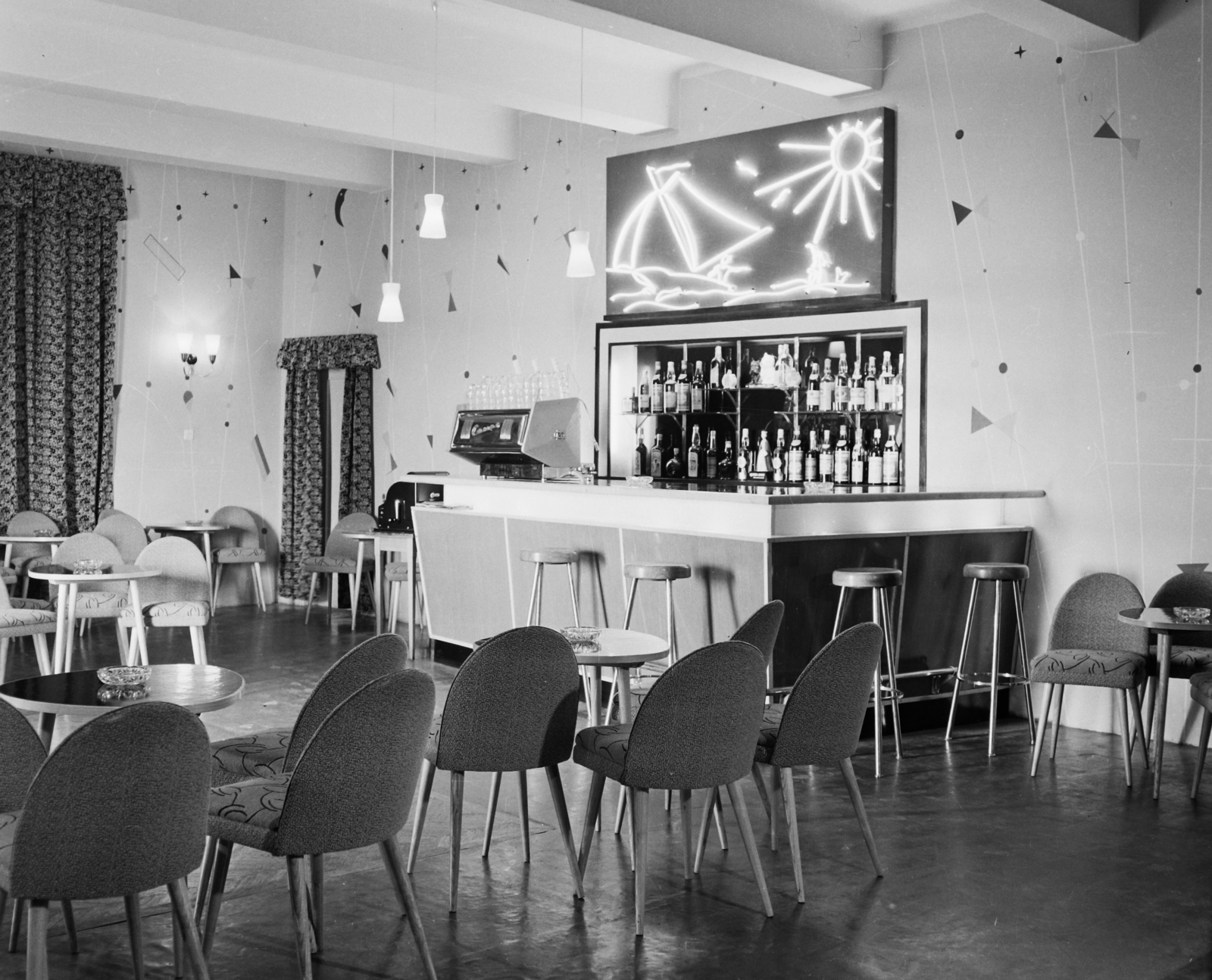 Hungary,Lake Balaton, Tihany, Motel, bár., 1960, Bauer Sándor, bar stool, Fortepan #109976