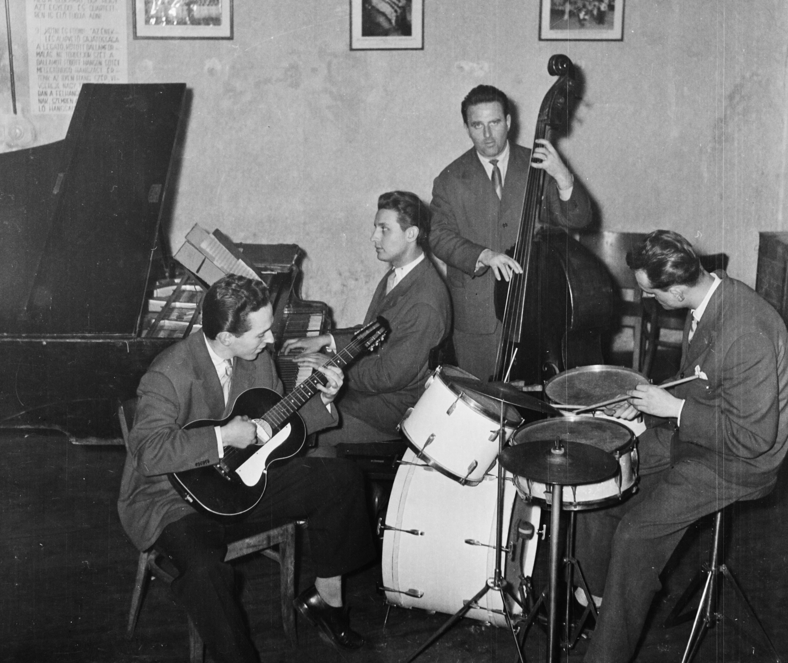 Hungary, 1958, Bauer Sándor, men, band, musician, piano, guitar, double bass, drum, musical instrument, cymbal, Fortepan #109993