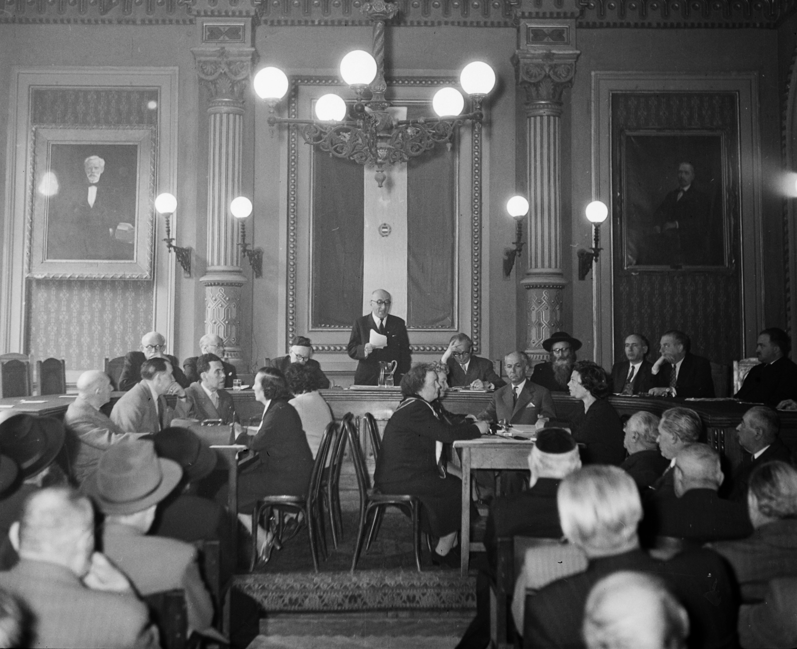 Hungary, Budapest VII., Síp utca 12., a Magyarországi Zsidó Hitközségek Szövetsége székházának díszterme. A Magyar Izraeliták Országos Képviseletének közgyűlése 1958. május 4-én., 1958, Bauer Sándor, judaism, Budapest, ceremonial hall, interior, Fortepan #110001